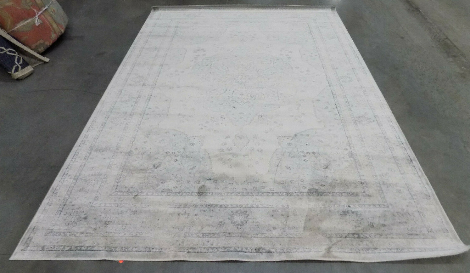 LIGHT BLUE / CREAM 6′-7 X 9′-2 Back Stain Rug Reduced Price VTG158-7440-6