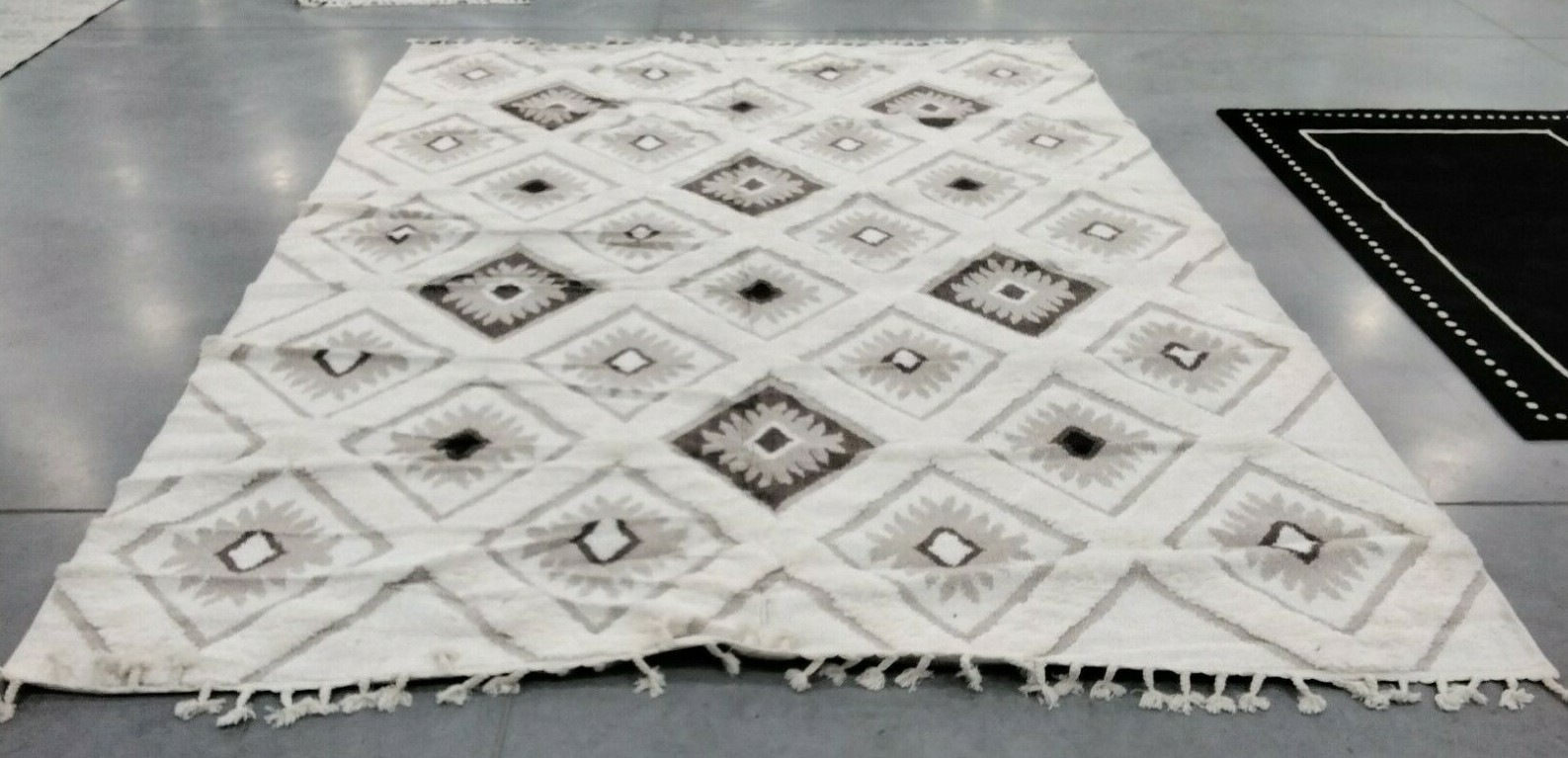IVORY / BROWN 10′ X 14′ Back Stain Rug, Reduced Price 1172701451 MTS601A-10