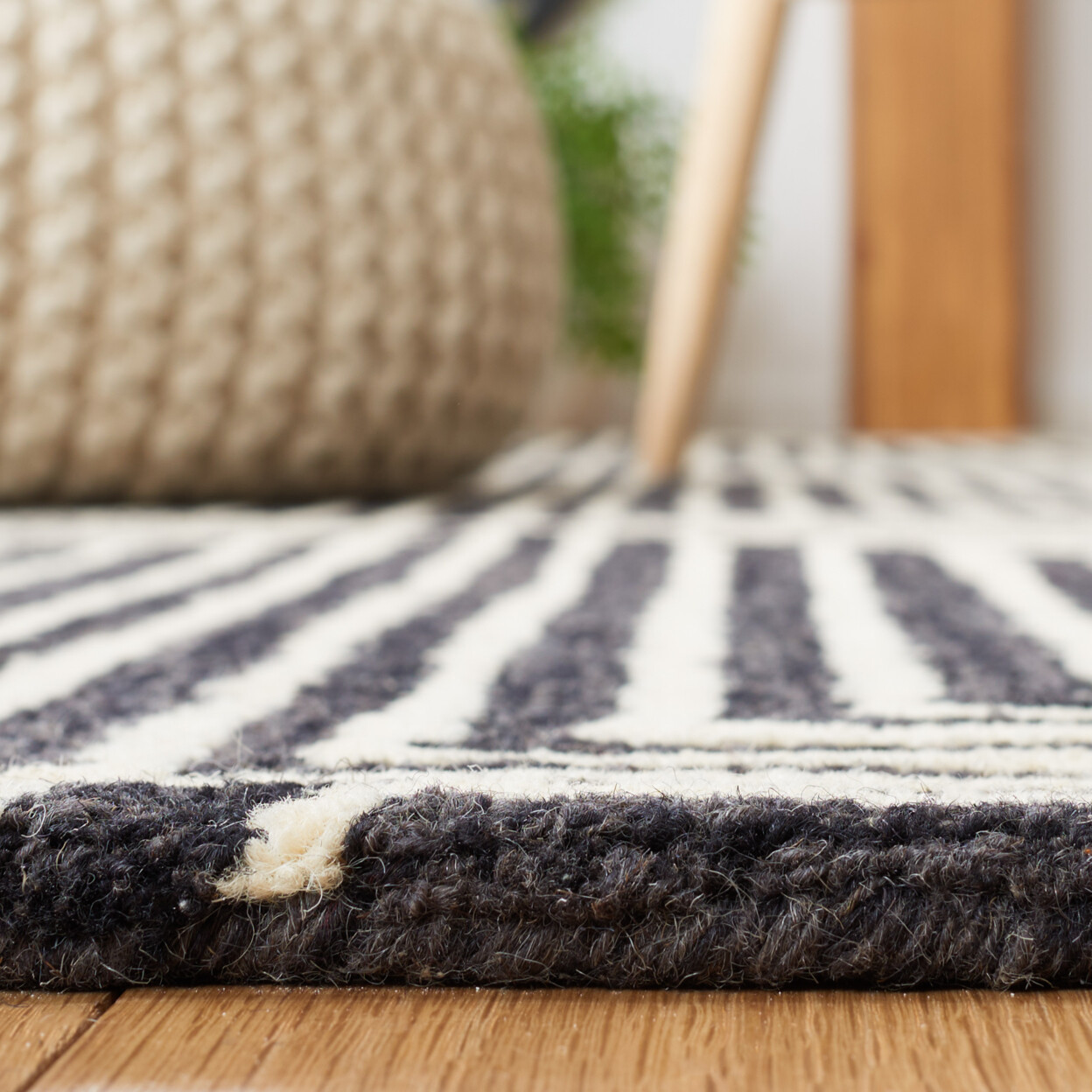 SAFAVIEH Metro MET454Z Handmade Black / Beige Rug