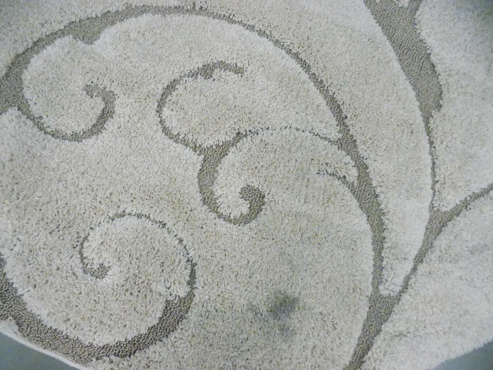 CREAM / BEIGE 6′-7″ X 6′-7″ Stained Rug Reduced Price 1172594800 SG455-1113-7R