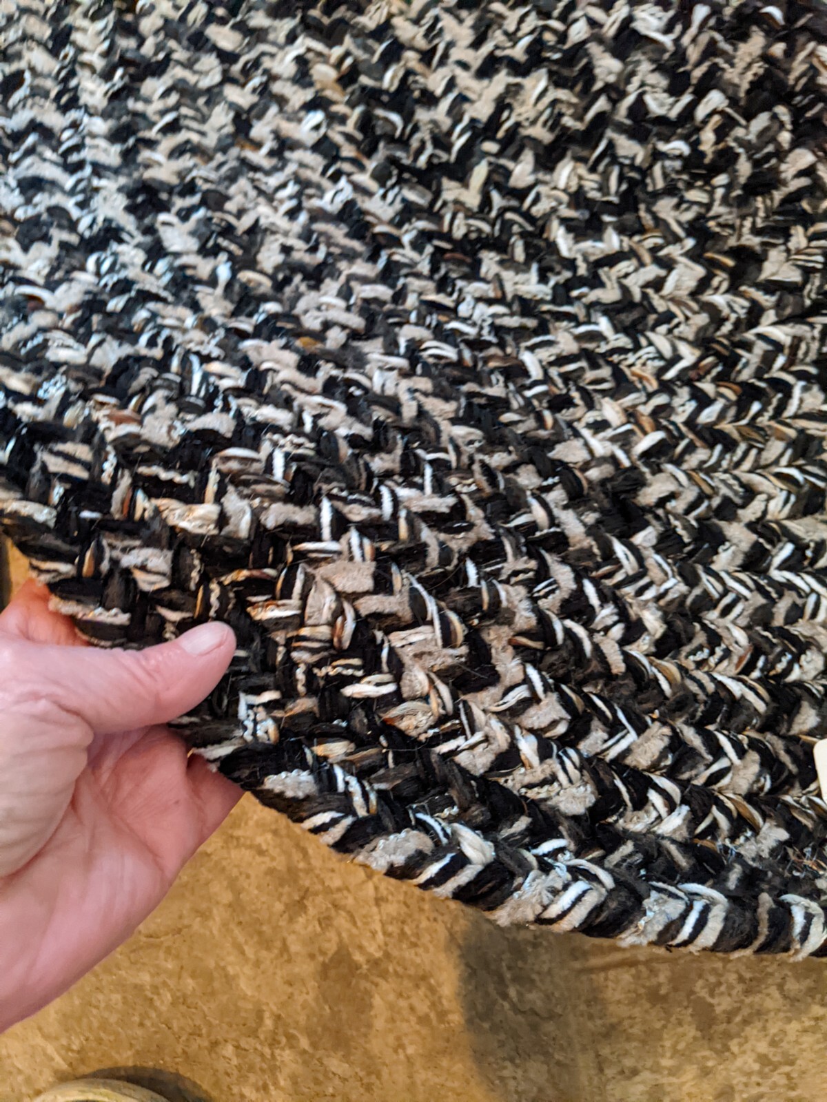 Set Of 3 Oval Braided Accent Rugs 1- 4′ X 25″, 2- 32″ X 22″ Black Tan White Gold