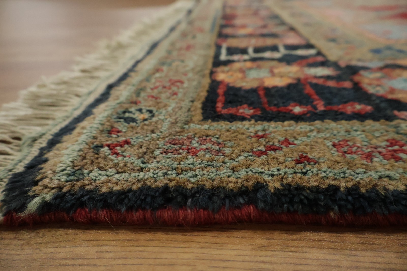 Classic Vintage 4×7 All-Over Geometric Rug in Elegant Red Navy Design
