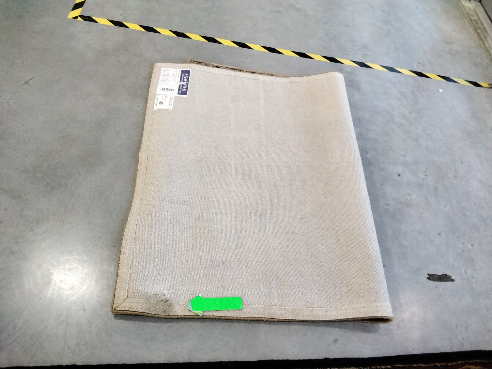 LIGHT GREEN / BLACK 4′ X 6′ Back Stain Rug, Reduced Price 1172747564 PL510A-4
