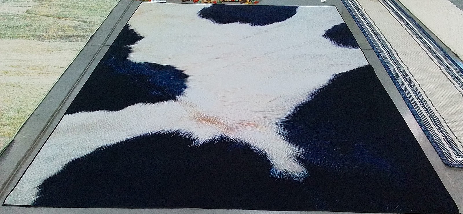 IVORY / DBLUE 8′-0″ x 10′-0″ Back Stain Rug, Reduced Price 1172799135 FAH548A-8