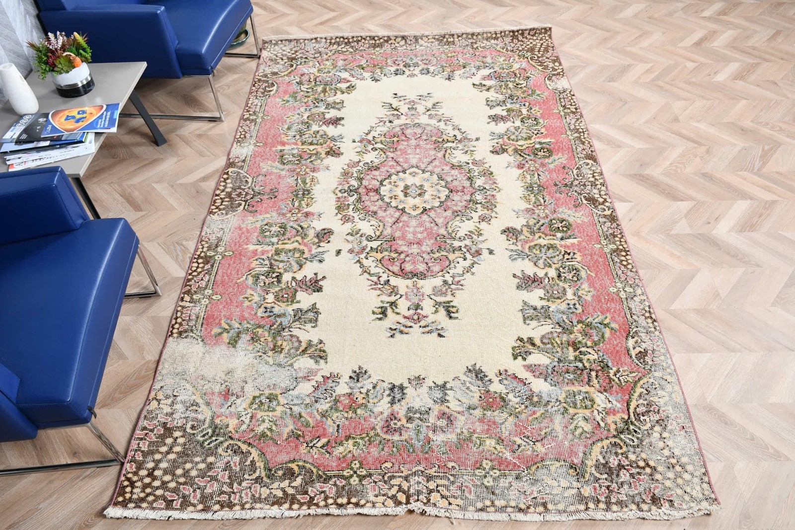 Turkish Vintage Large Rug 5,6×9,1 ft, Red White Camouflage Wool Rug