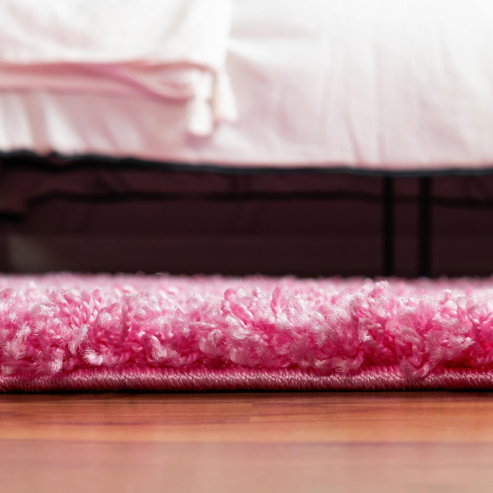 Unique Loom Solid Shag Collection Area Rug (5′ 1 x 8′ Oval, Taffy Pink)
