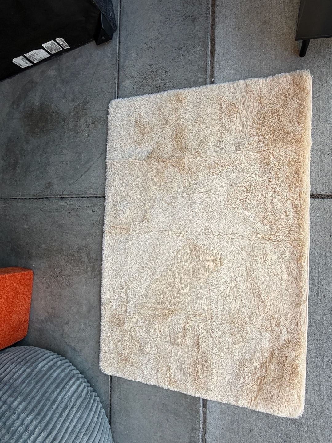 Nourison Escape Solid Bone 3’11” x 5’11” Shag Area Rug