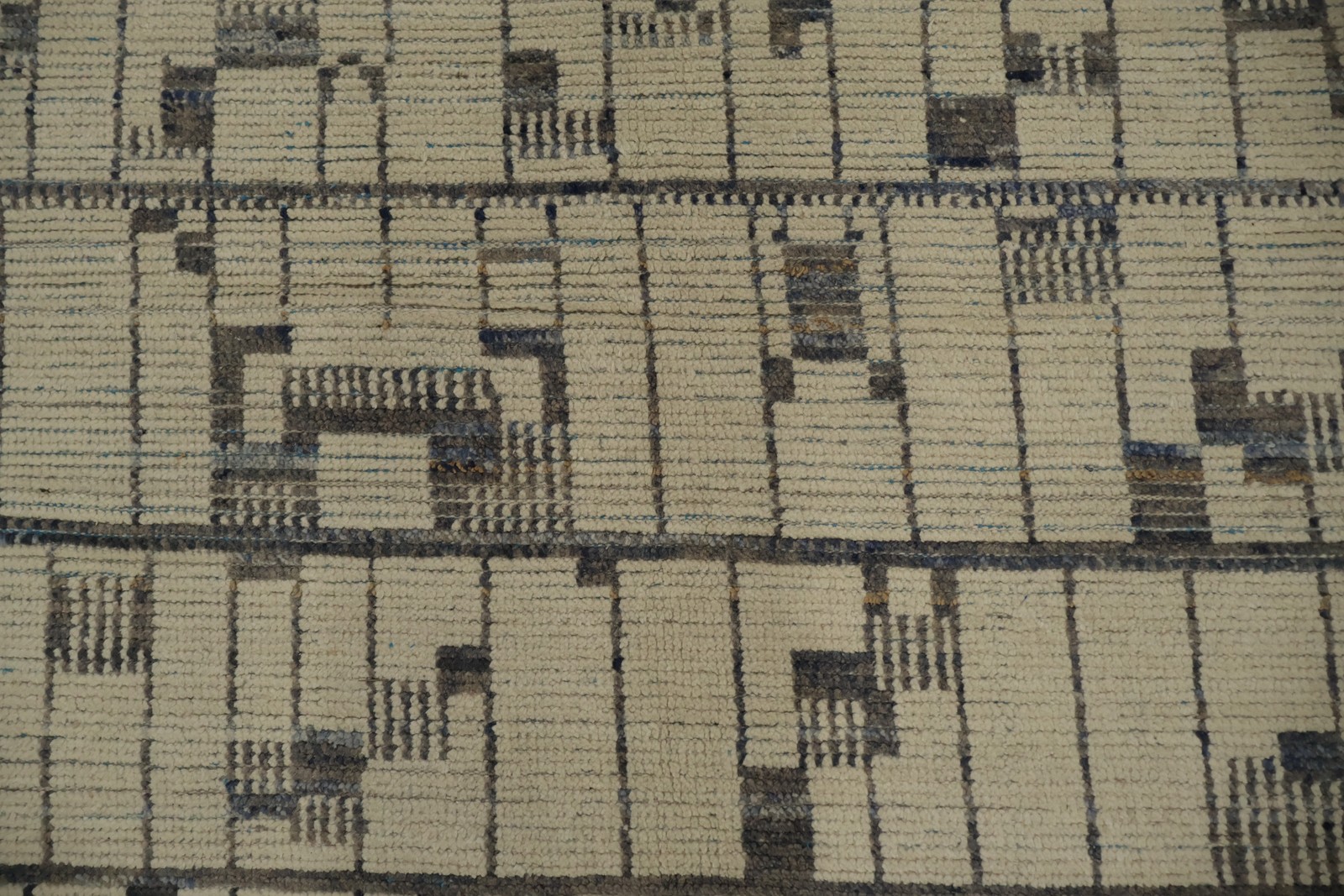 Versatile Minimalist Moroccan Rug 13×21 Ft Handmade Oversized Wool Carpet