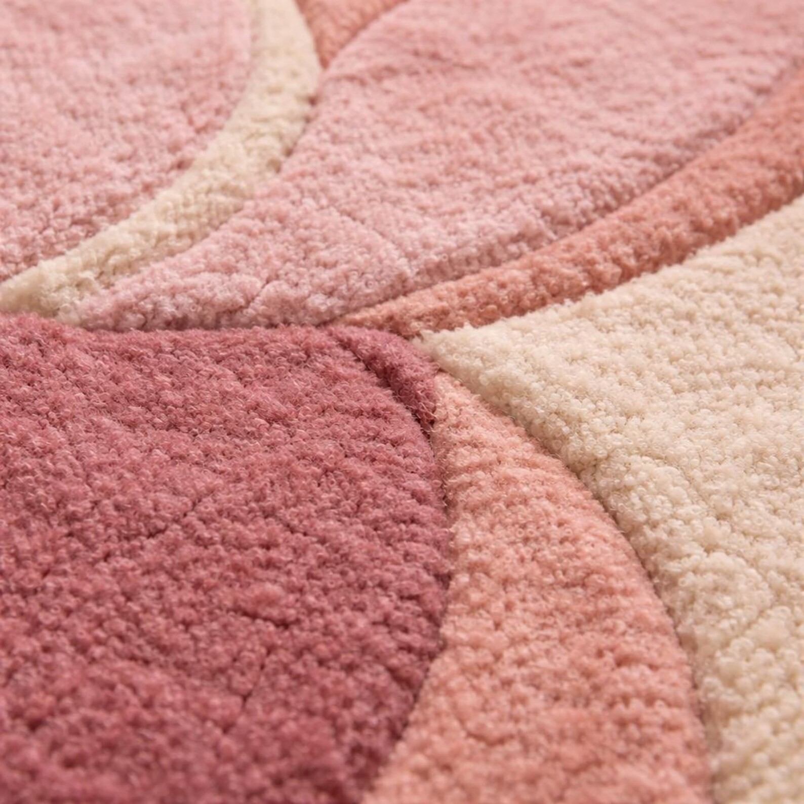 Pink Lotus Flower Shaped Wool Area Rug – Sculpted Floral Meditation Rug for Livi