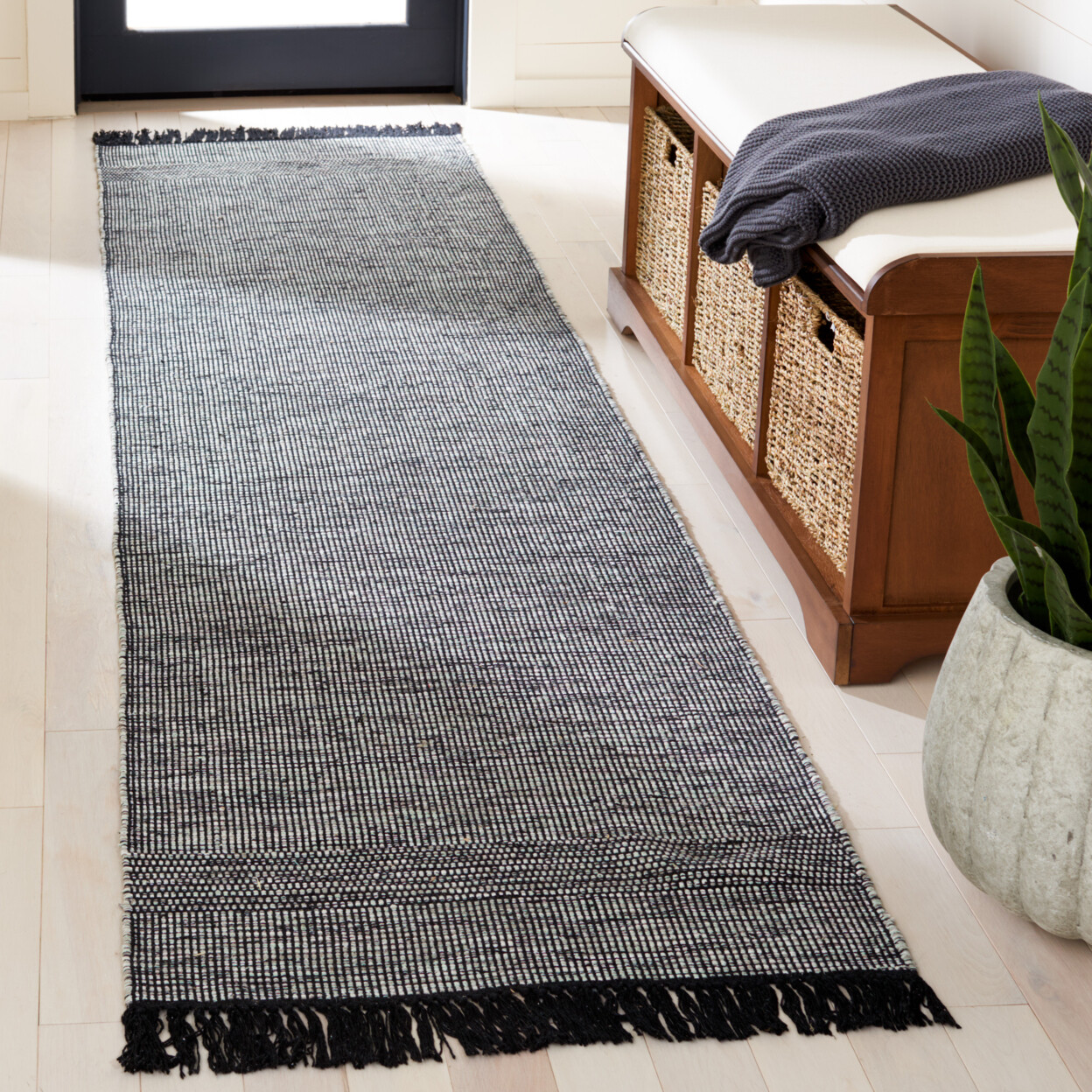 SAFAVIEH Montauk MTK620Y Light Green / Black Rug