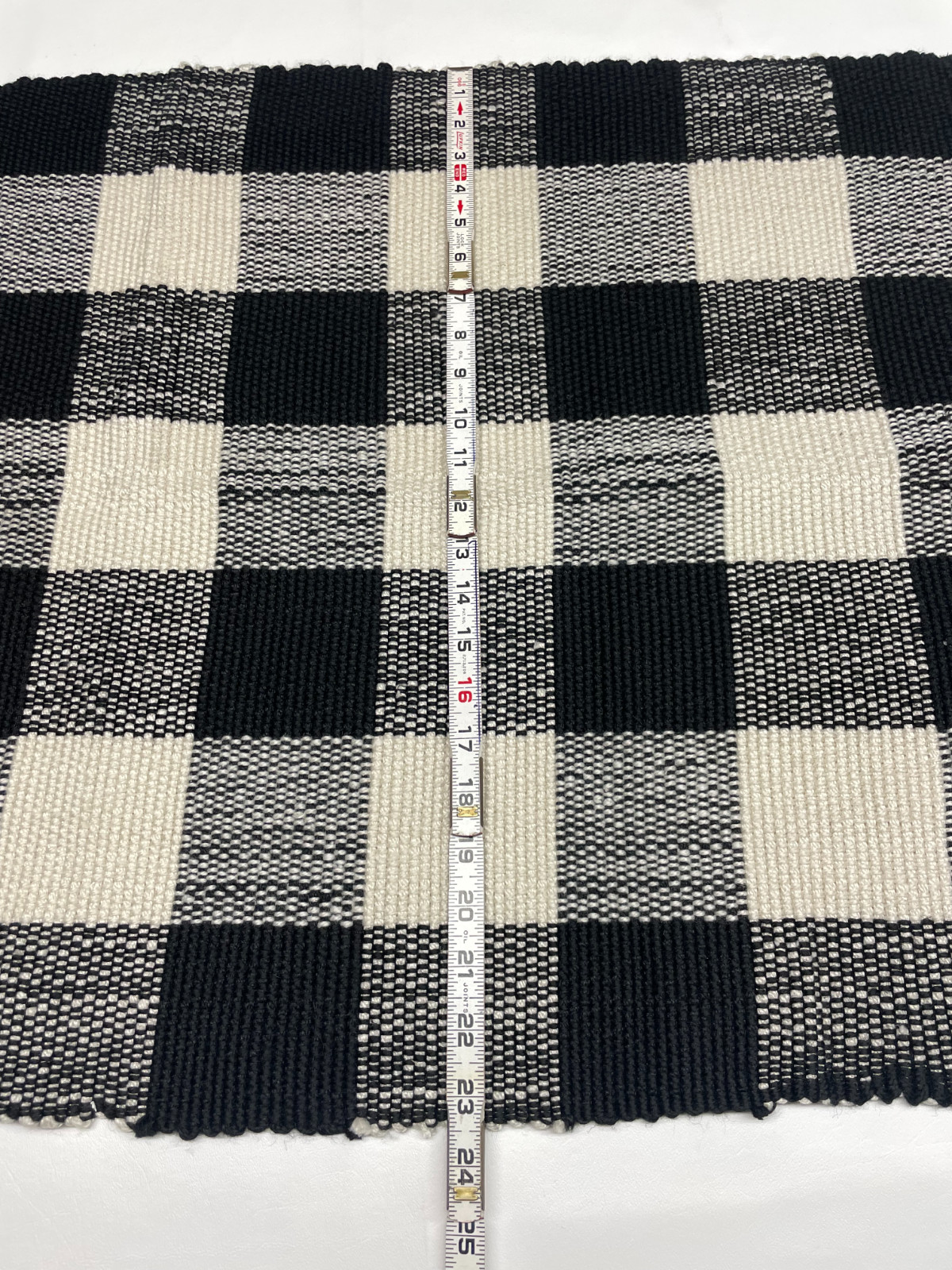 Mainstays Approx 24×36 Black & White Outdoor Layering Rug Chindi Woven PET Plaid