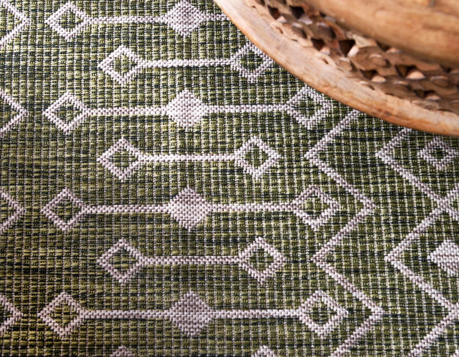 Outdoor Trellis Collection Area Rug – Tribal Trellis (6′ 1″ x 9′ Rectangle, G…