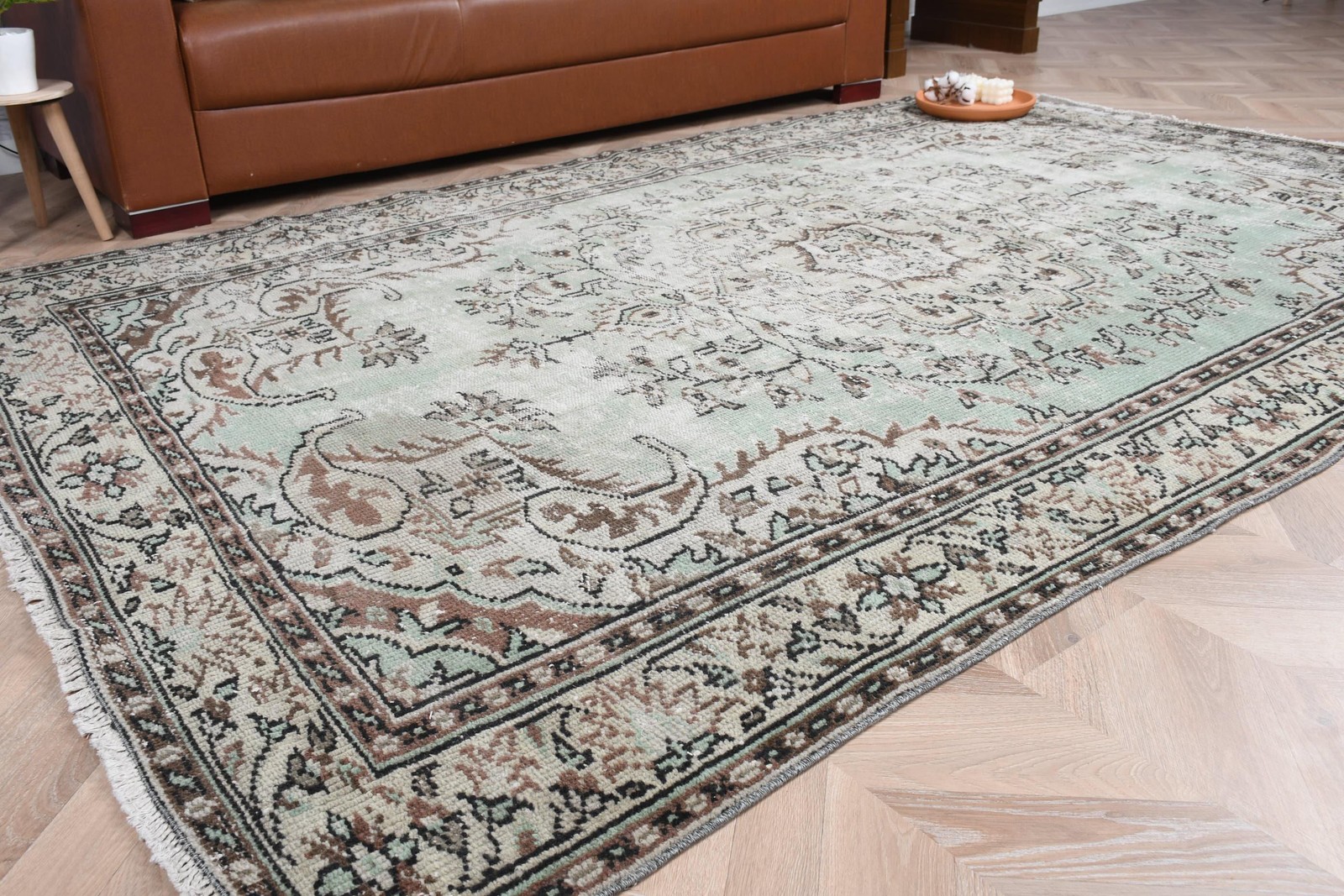 Vintage Turkish Rug 5,8×8,8 ft (176×267 cm), Green Check Wool Rug
