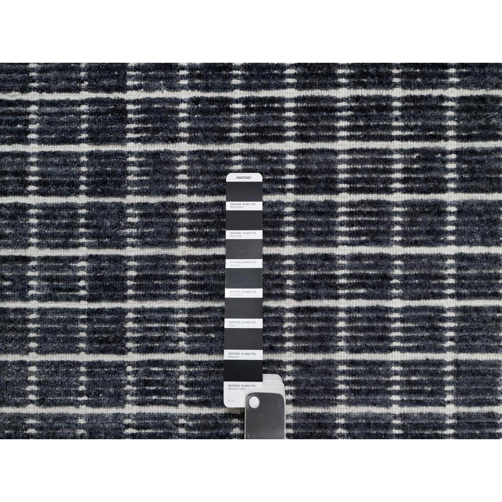 2’3″x3’1″ Black Modern Natural Wool Box Design Loomed Knotted Mat Rug R91065