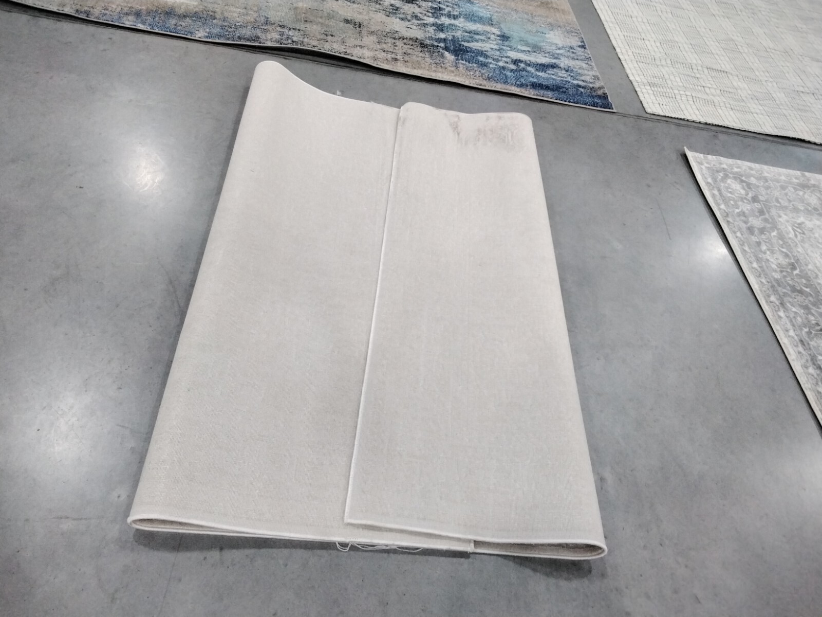CREME / IVORY 5′-1″ X 7′-6″ Stained Rug, Reduced Price 1172745006 RFT670D-5