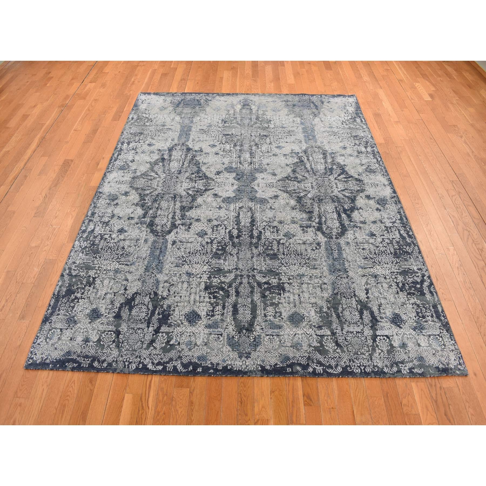 7’10” x 10′ Ash Gray Jewellery Design Wool and Silk Hand Knotted Rug R80838