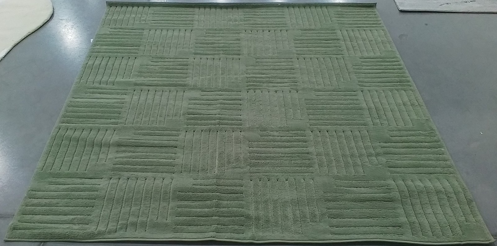 GREEN 6′-7″ x 6′-7″ Back Stain Rug, Reduced Price 1172804571 SLE678Y-7SQ