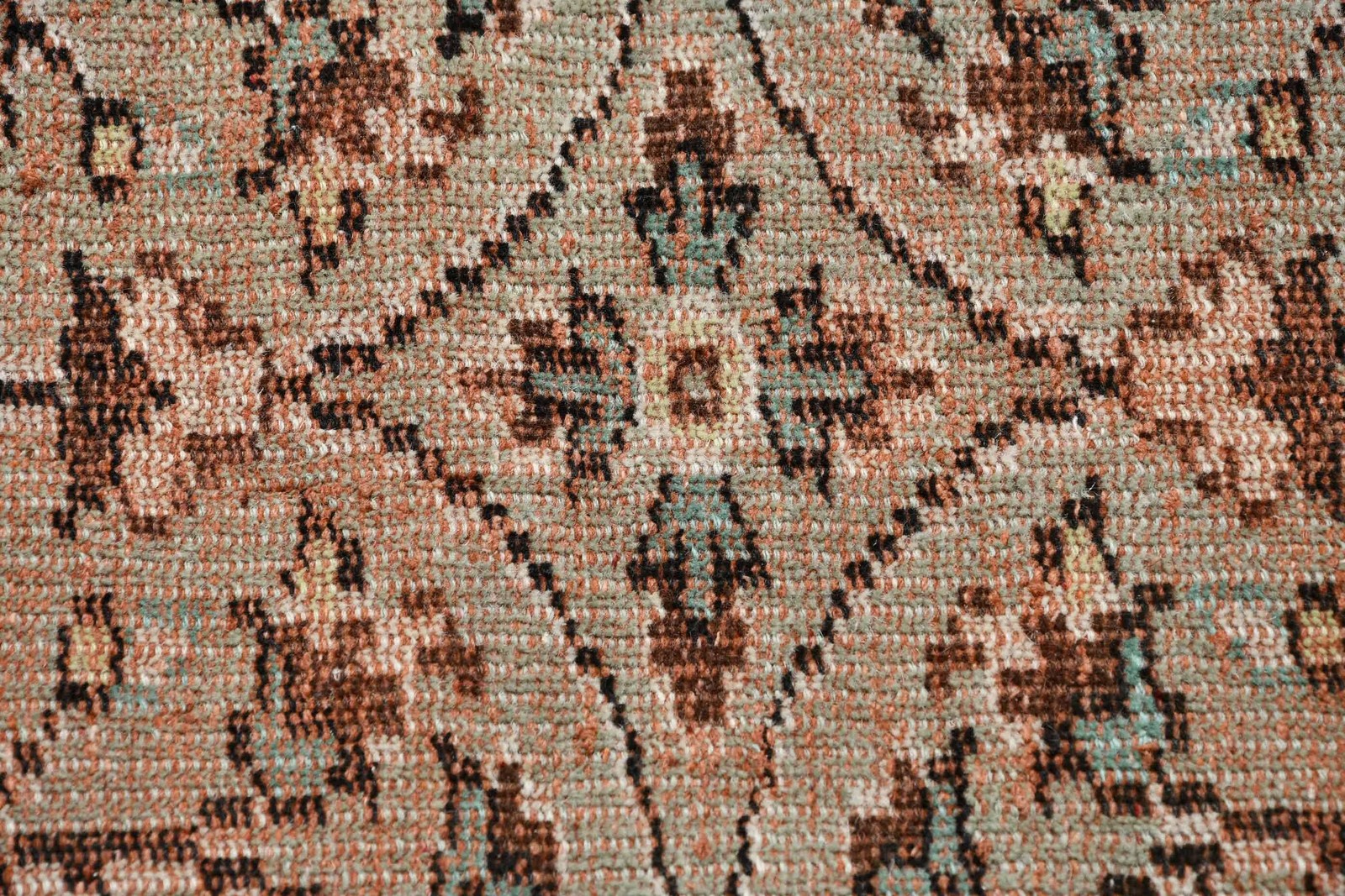 Vintage Rug 5,4×8,1 ft, Brown Red Ikat Wool Turkish Rug