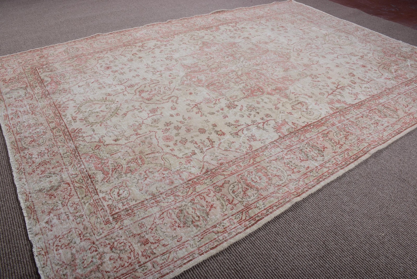 Vintage Turkish Rug 6,7×9,4 ft (205×288 cm), White Red Handmade Rug