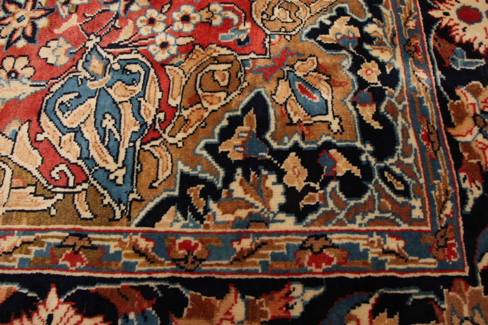 Vintage 6’9″ x 9’11” Traditional Hand Knotted Vegetable Dye Wool Area Rug