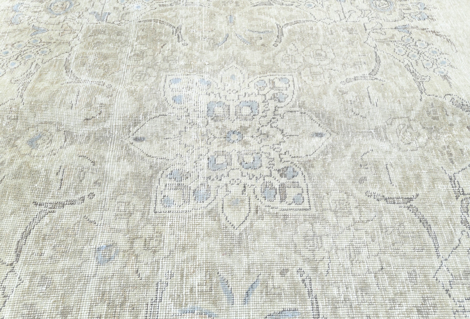 Antique Distressed Floral Medallion Rug Muted Vintage Oriental Carpet 10X11’6 ft