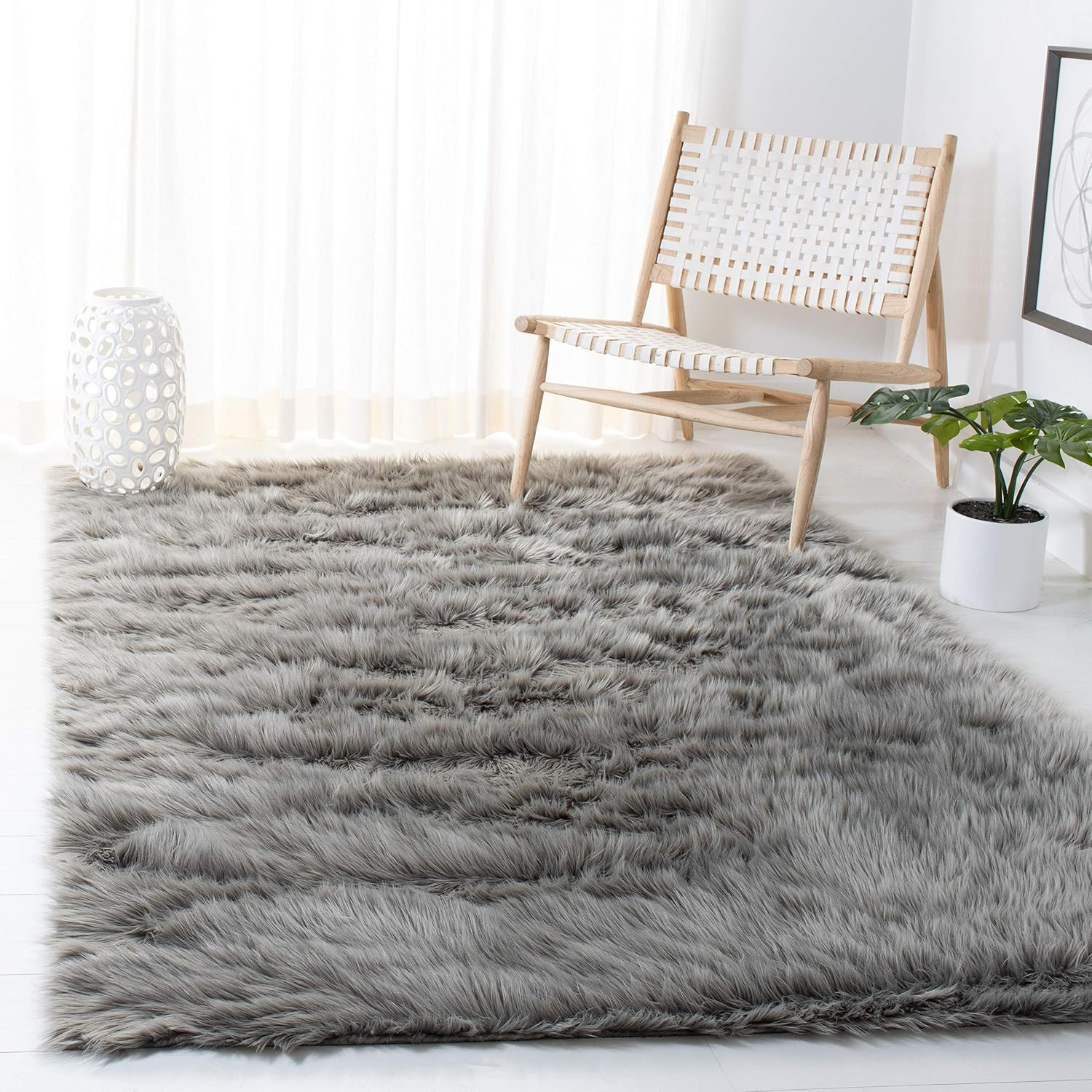 Safavieh Faux Sheep Skin Collection FSS235D Silken Glam 2.35-Inch Thick Area Rug