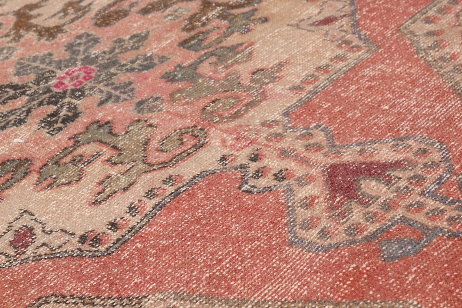 Turkish Vintage Rug 4,4×6,8 ft (135×207 cm), Red Blue Check Rug