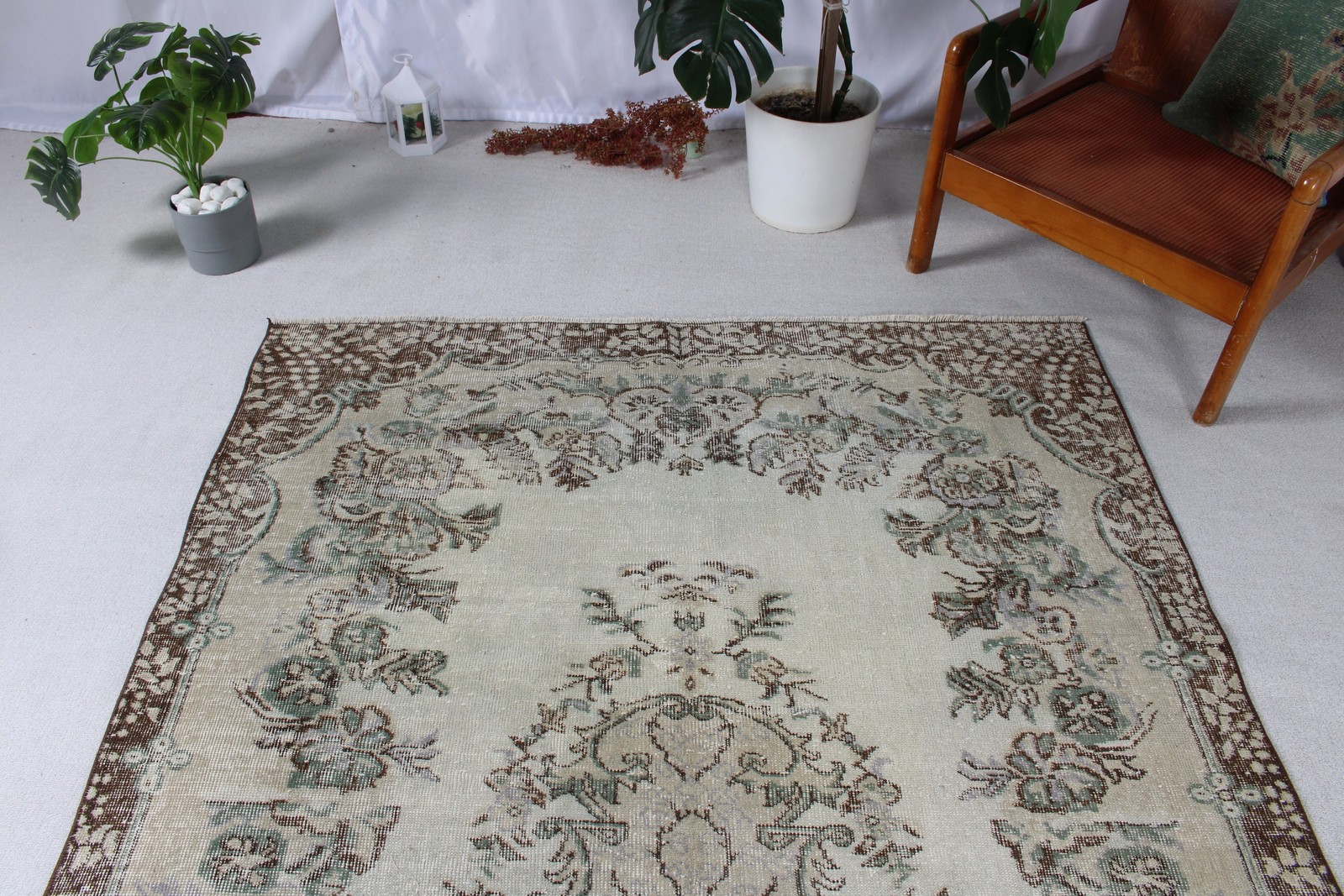 5×8,7 ft Turkish Rug, Brown Bordered Vintage Rug Wool