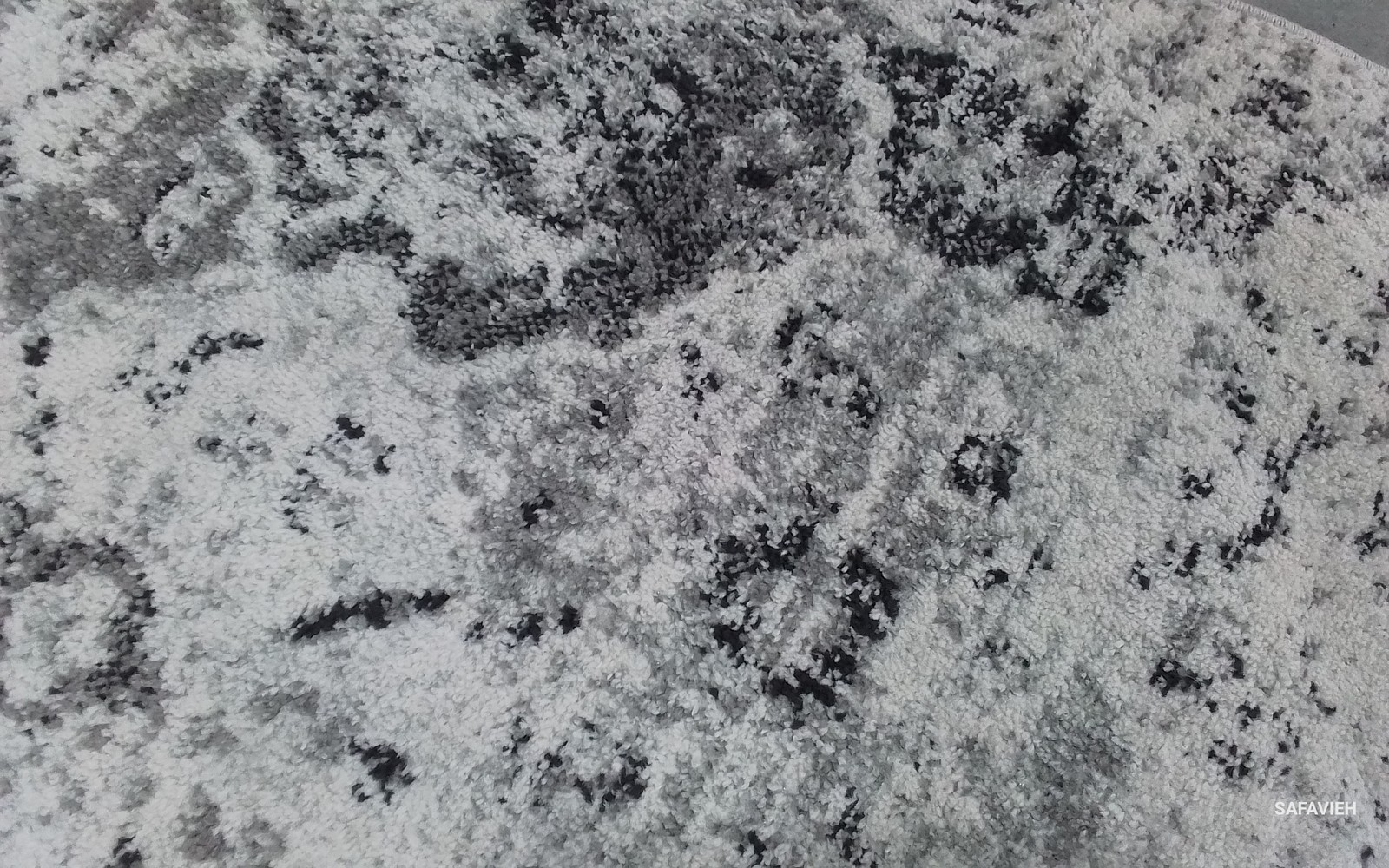 SILVER / GREY 8′-0″ x 8′-0″ Flaw in Rug, Reduced Price 1172804749 MAD611G-8R