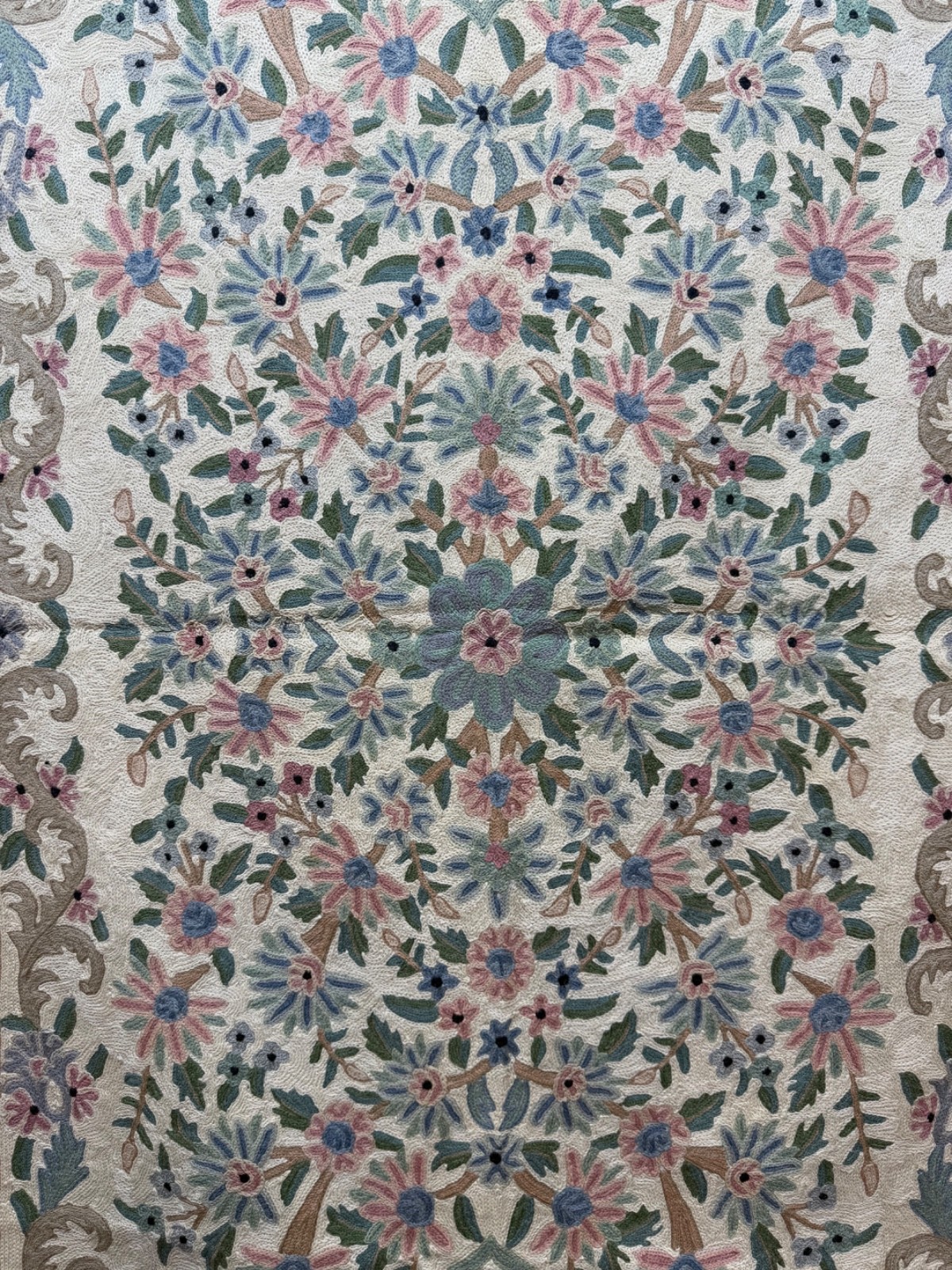 Vintage Beautiful Hand Wool Embroidered Kashmiri Chain Stitch Rug Carpet