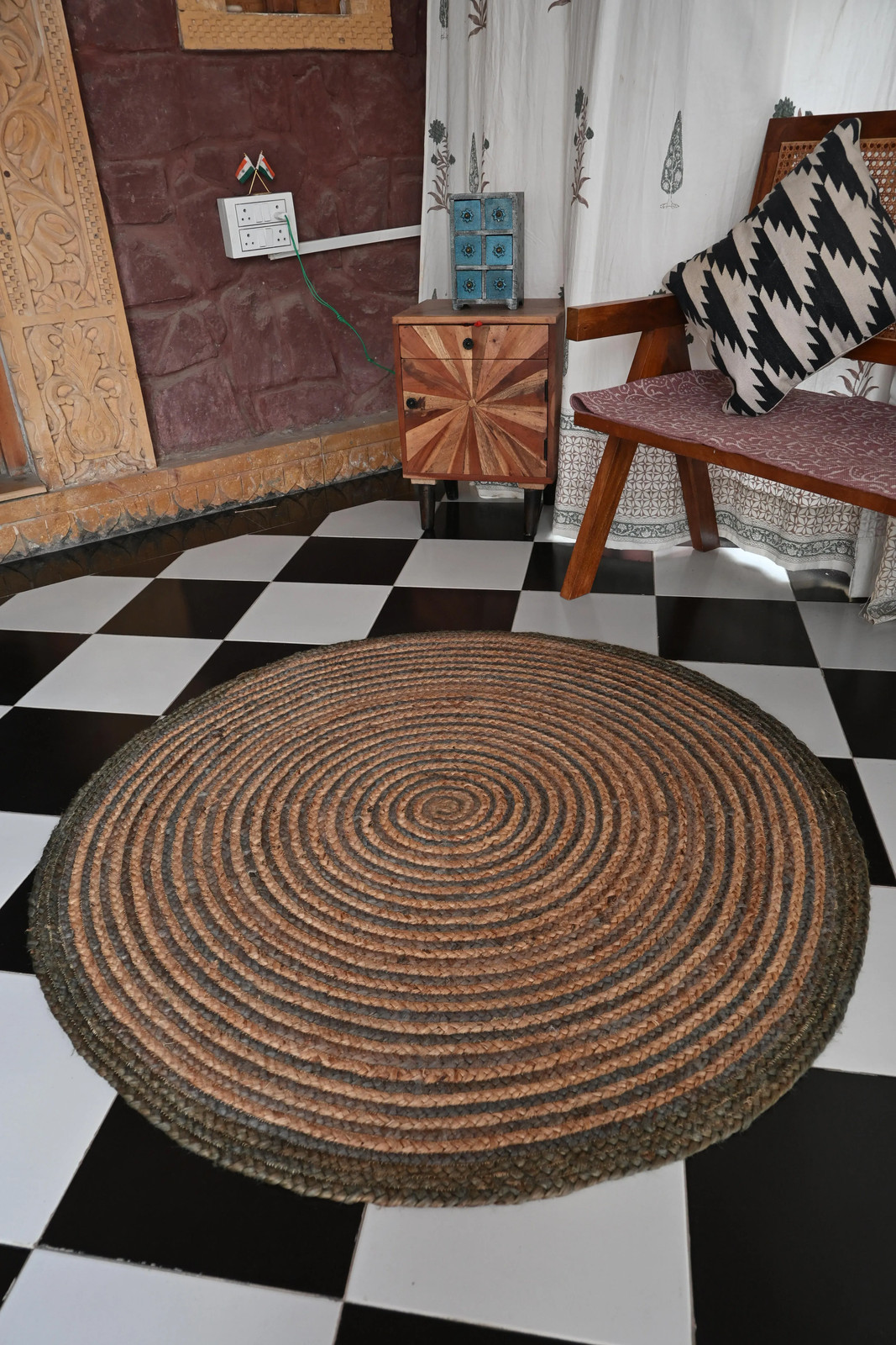 Rugmoda Jute Natural & Blue Braided Round 4×4 ft Living Room Area Rug