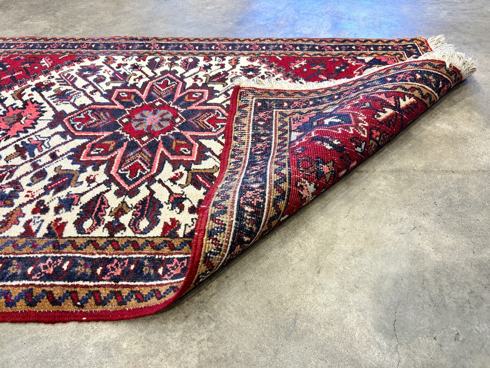 3’1″x5′ Hand-Knotted 100% Wool Pile Herize Rug