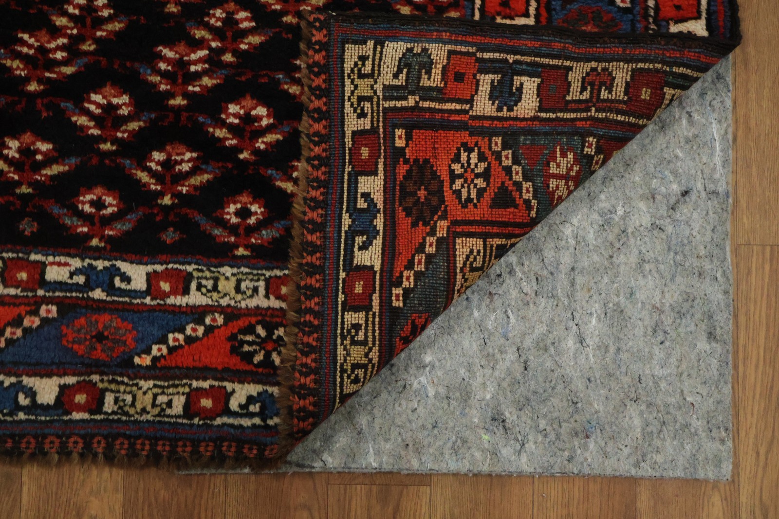 Classic Vintage Wool 5×9 Area Rug in All-Over Geometry Deep Black & Red Tones