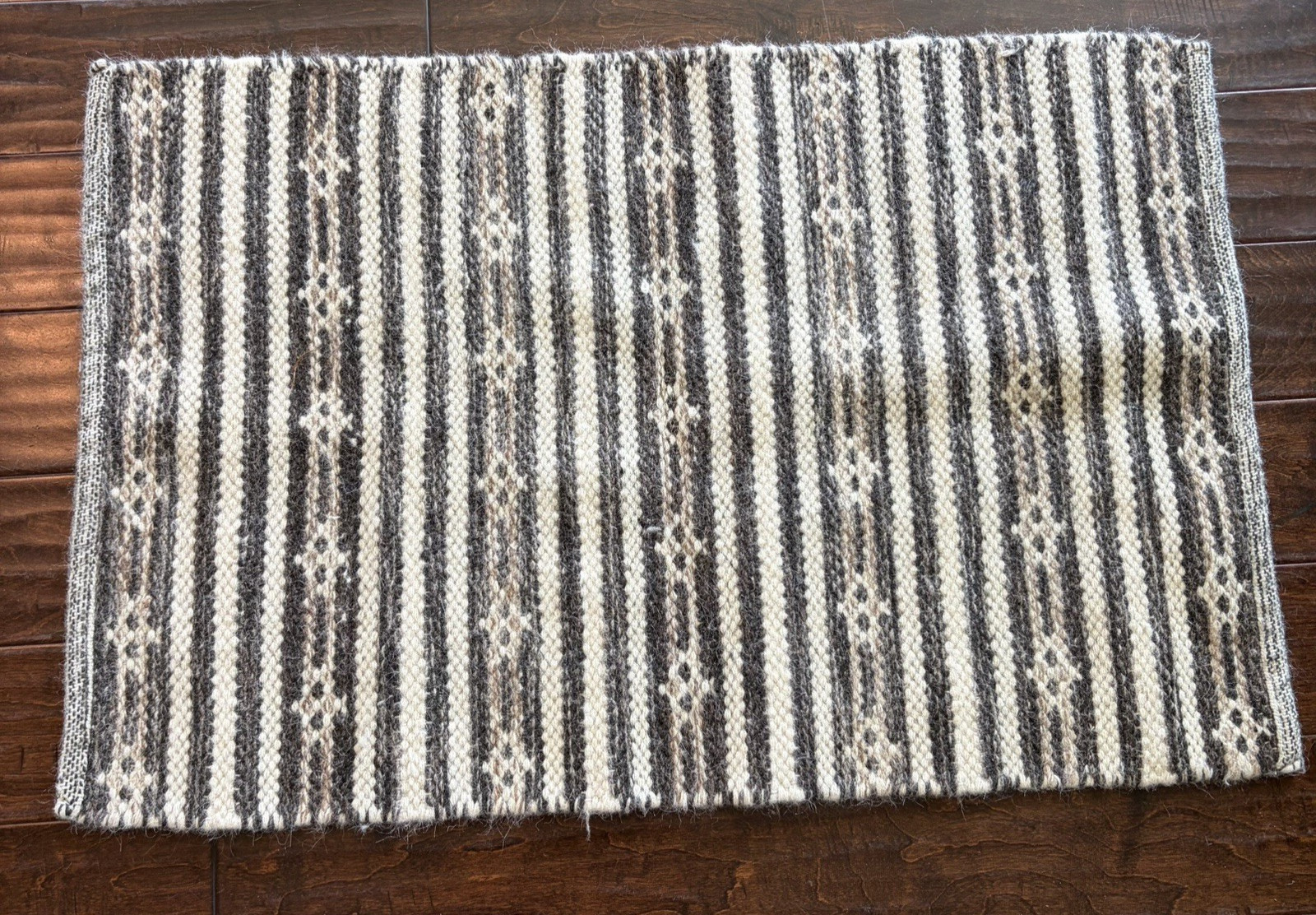 Handwoven Wool Textured Pattern Rug Natural Boho Decor Carpet Wall Hanging 3 x 2