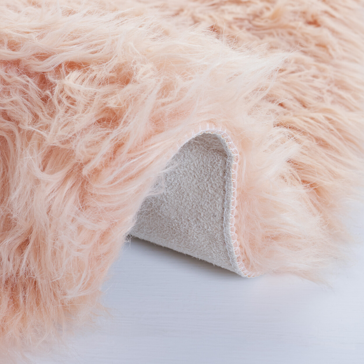 SAFAVIEH Faux Sheep Skin FSS115U Light Pink Rug