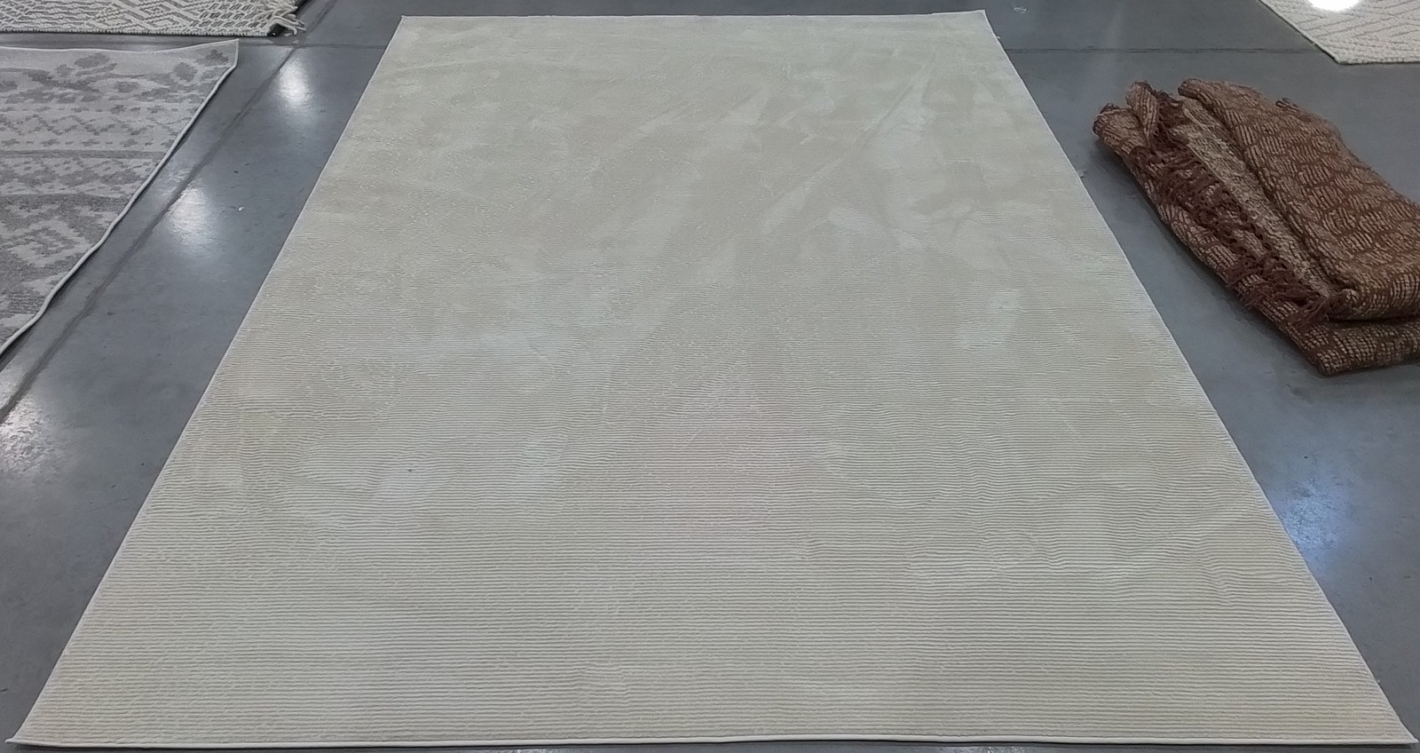 IVORY 7′-0″ x 10′-0″ Back Stain Rug, Reduced Price 1172803874 REV102A-7
