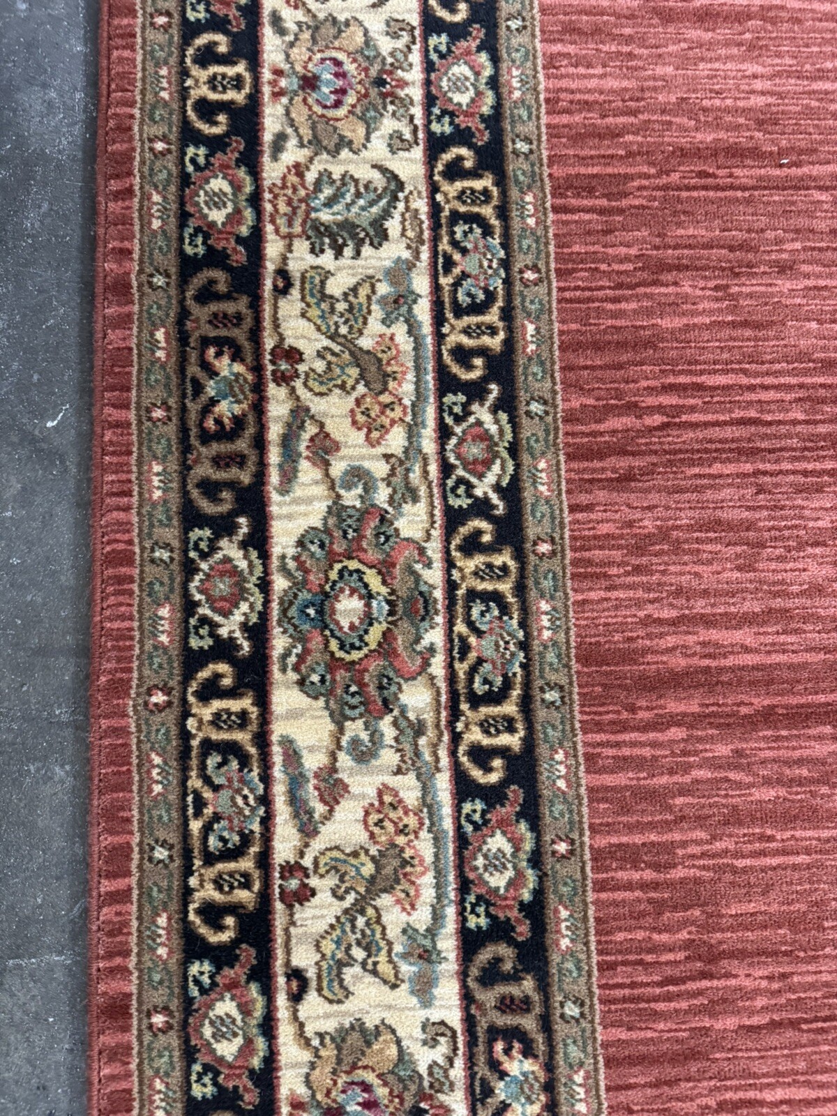 Karastan Ashara Collection Agra Border 549-15007 5’9×9′ 100% Wool area rug