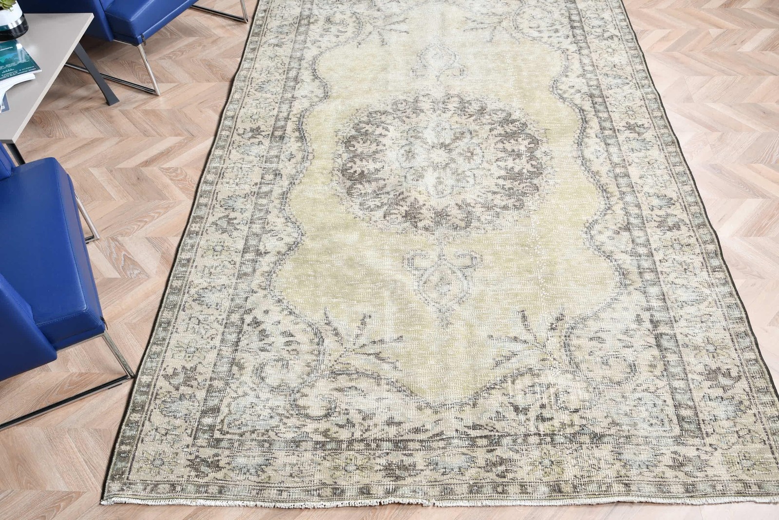 Vintage Turkish Large Rug 6×9,7 ft (184×295 cm), Gray Polka dot Rug