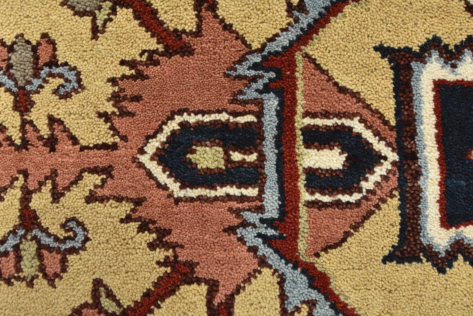 Serapi Rug 11’8” x 14’9” White Wool Tribal Hand-Knotted Oriental Carpet