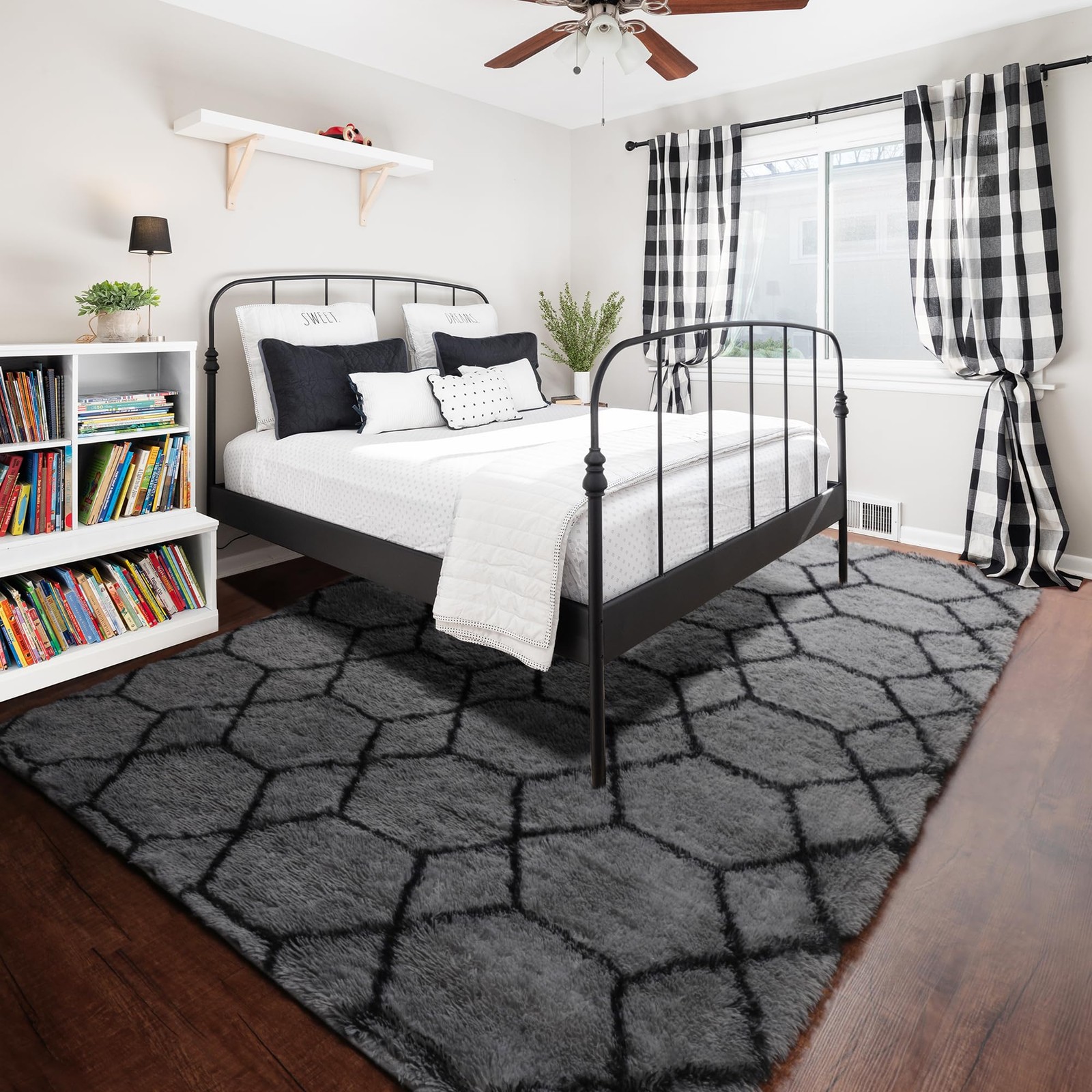 Area Rugs for Bedroom Living Room, 4×6 Fluffy Grey and Black Geometric Rug