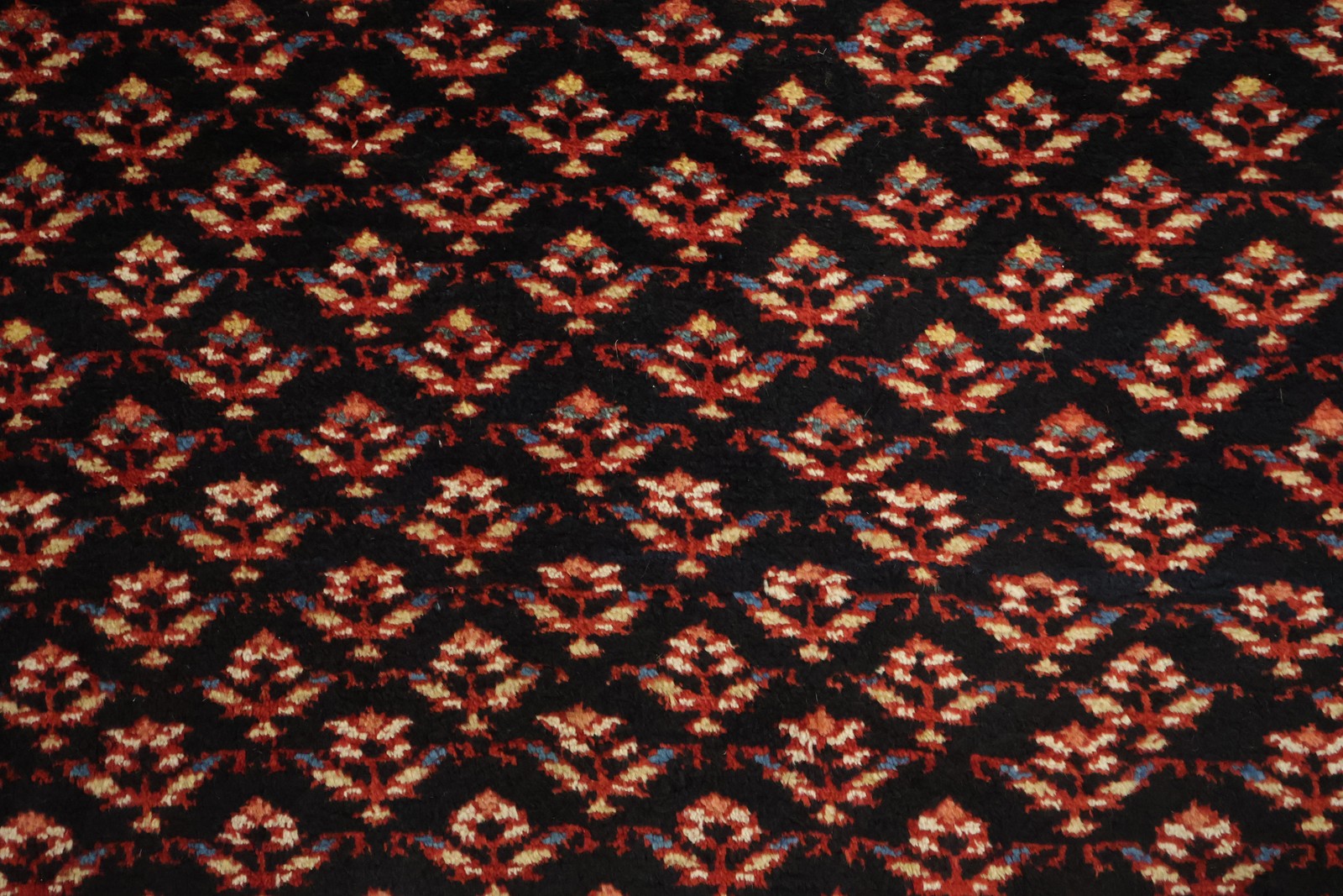 Classic Vintage Wool 5×9 Area Rug in All-Over Geometry Deep Black & Red Tones
