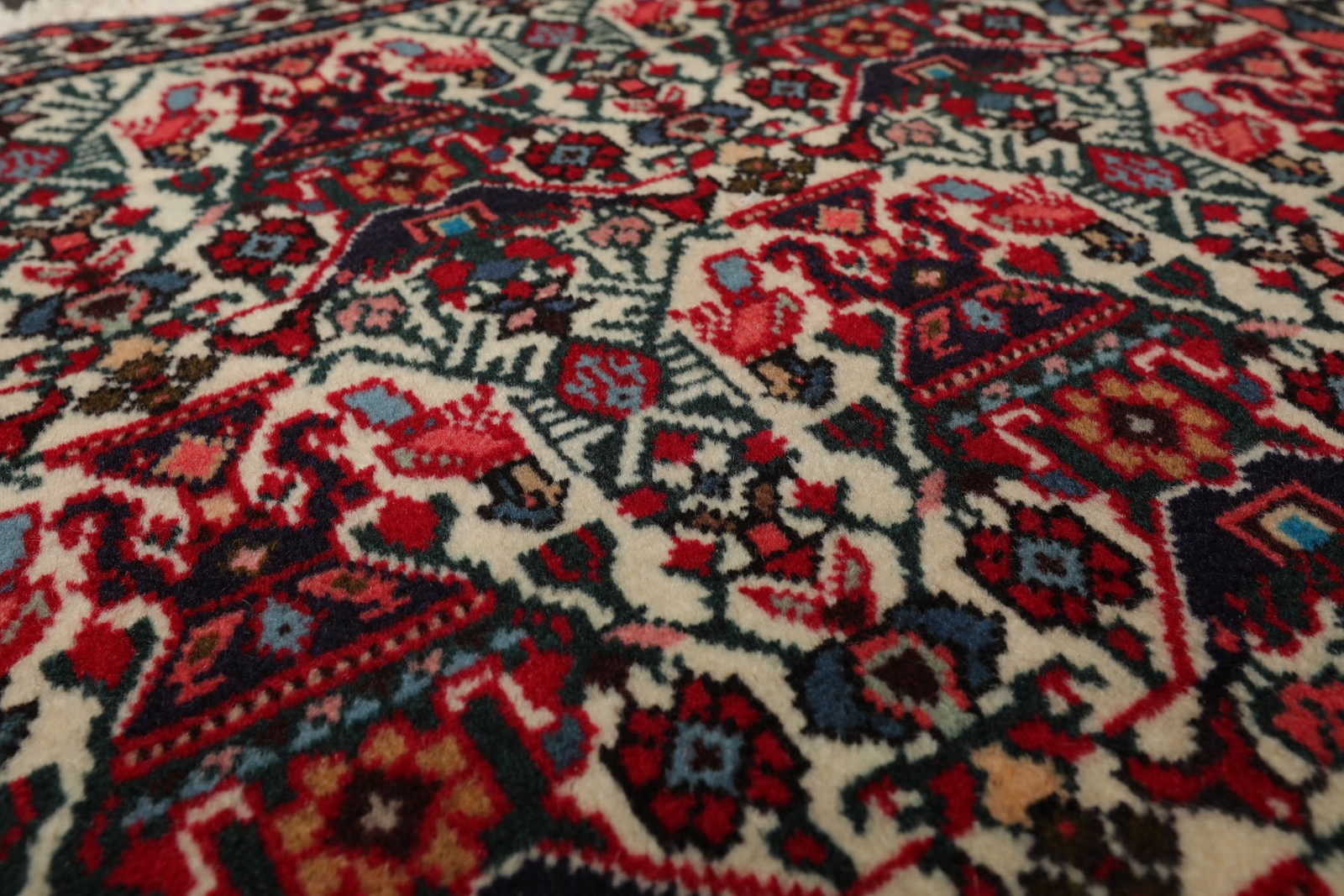 2’2”x3’7” Hand Knotted Wool Ivory Abadehh Traditional Area Rug