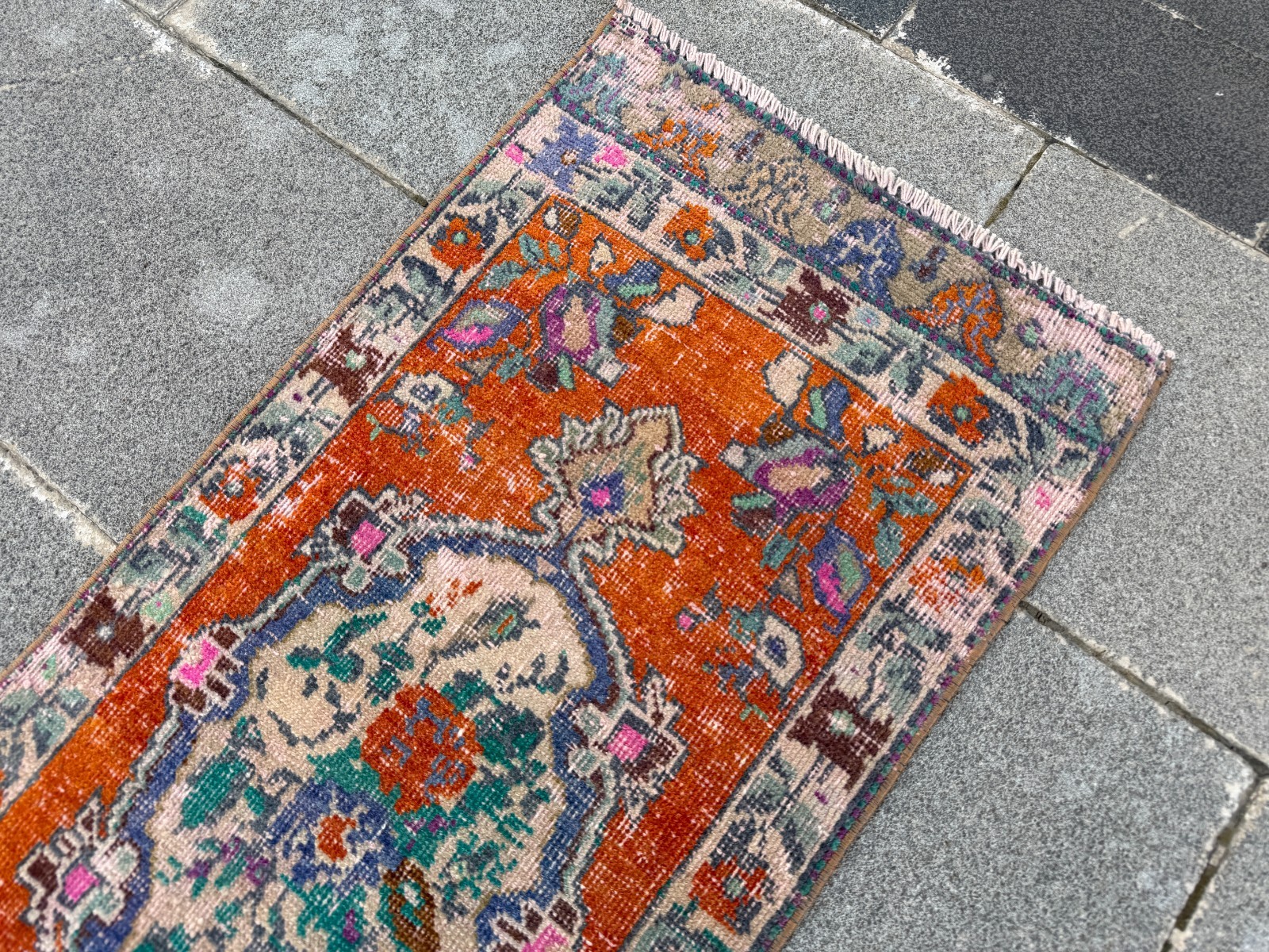 Vintage Turkish Oushak Rug – 1.5 x 3.2 ft Terracotta Orange Floral Accent Mat