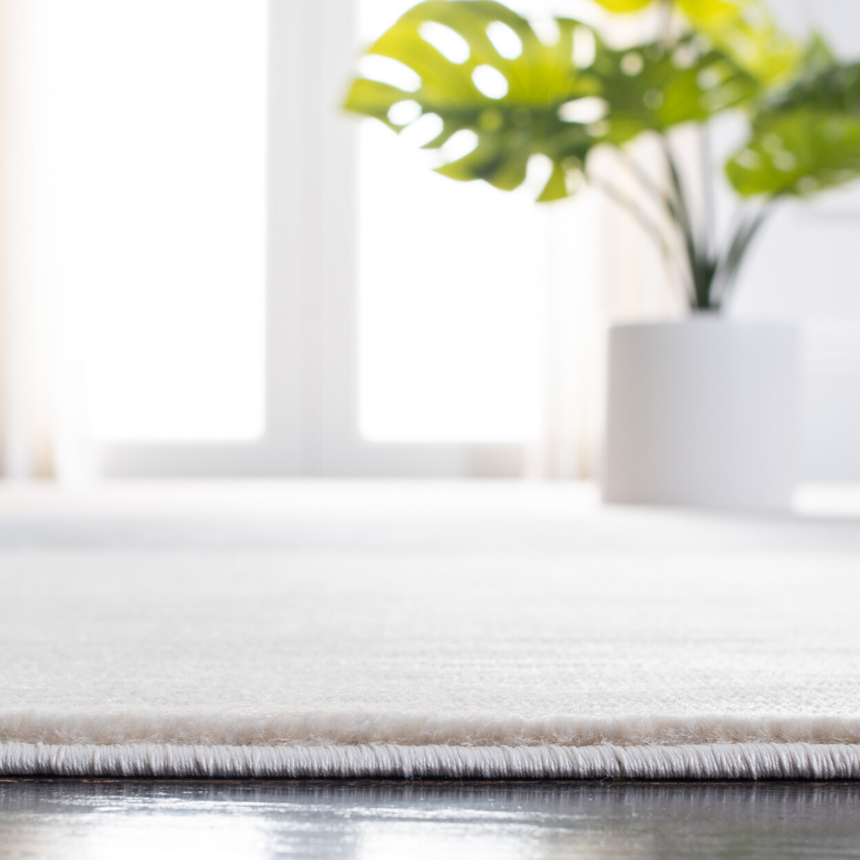 SAFAVIEH Orwell Collection ORW300A Ivory / Charcoal Rug
