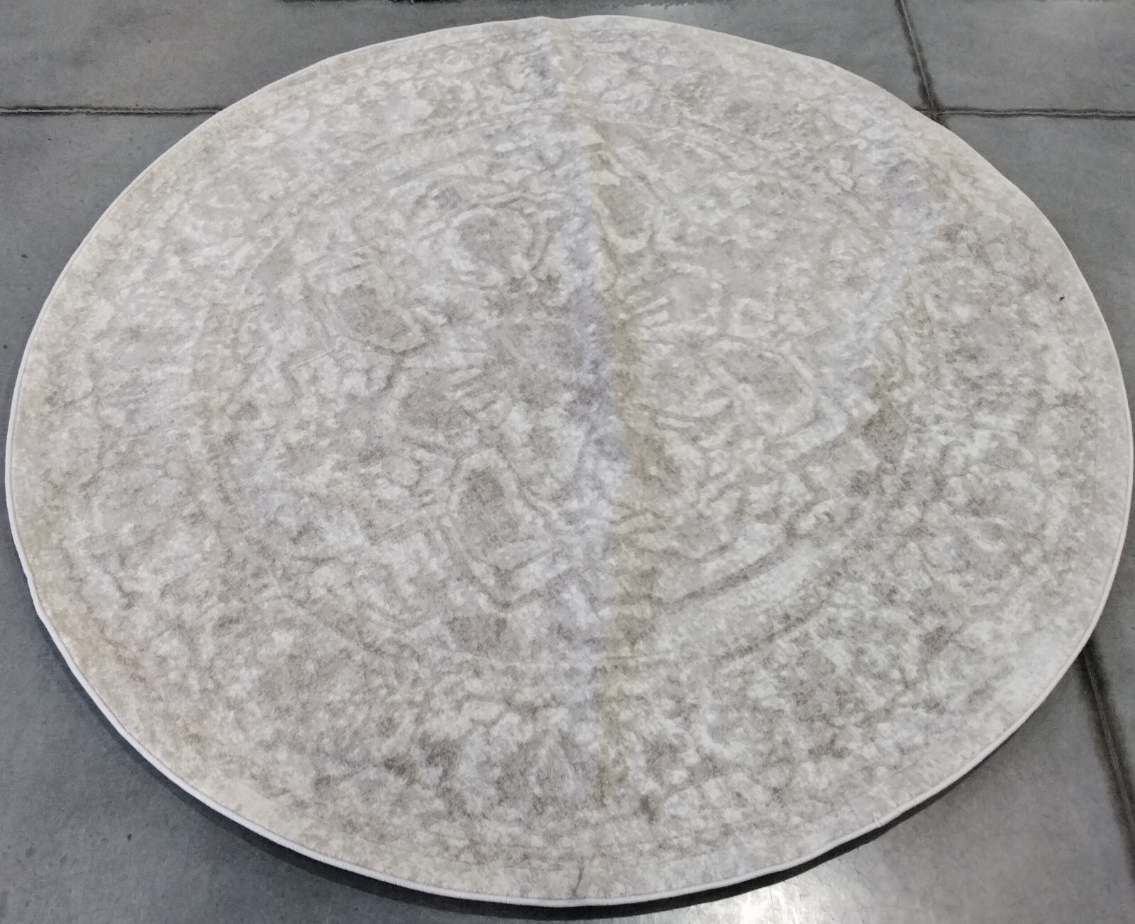 CREME / IVORY 5′ X 5′ Round Back Stain Rug, Reduced Price 1172756492 RFT665D-5R
