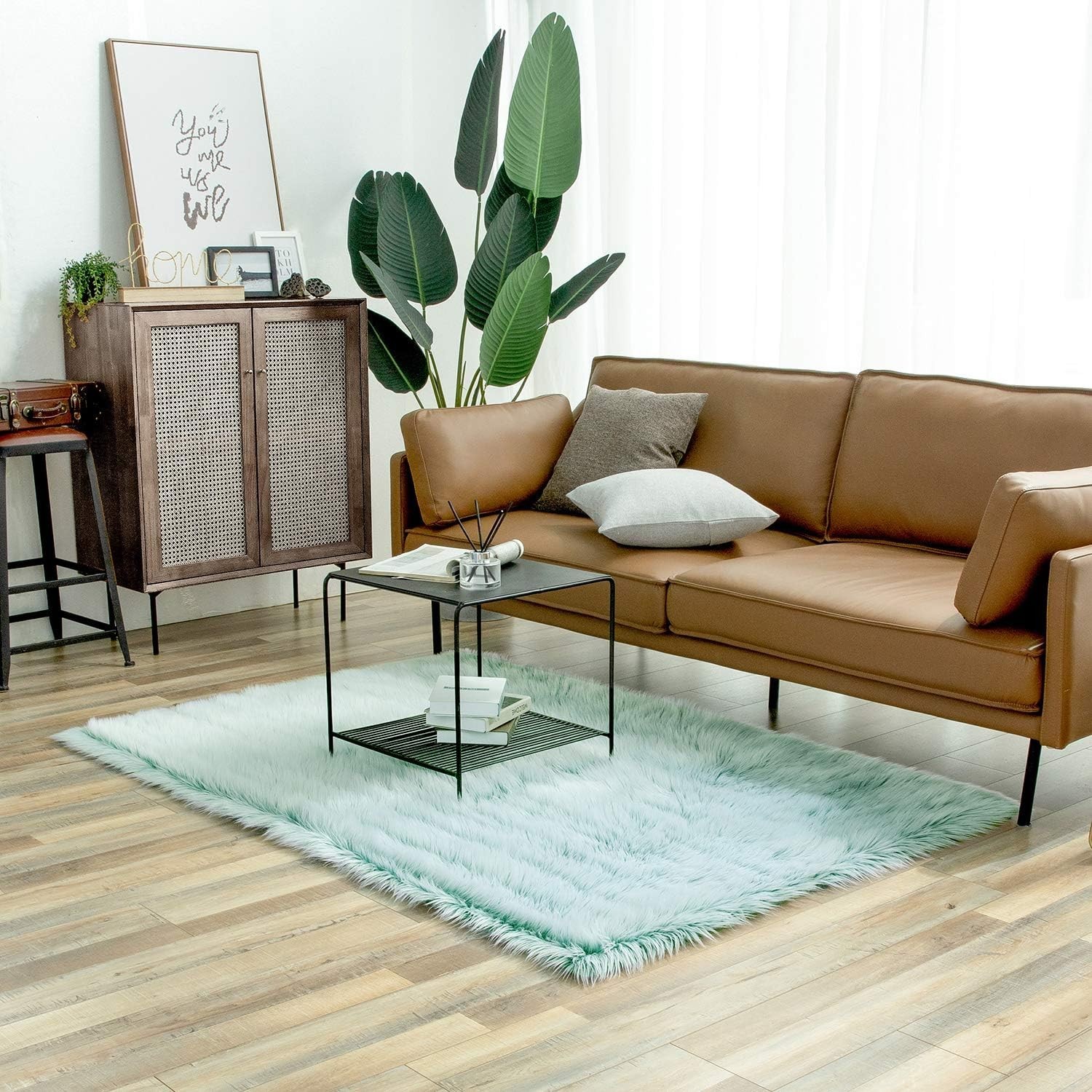 Durable and Soft Faux Sheepskin Rug – 4×6 Ideal for Living Rooms and Bedrooms