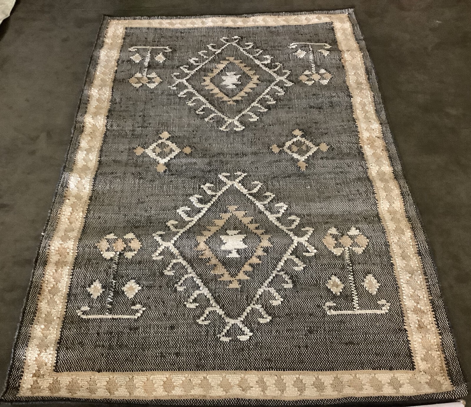 BLACK / IVORY 4′ X 6′ Pulled Thread Rug, Reduced Price 1172666661 KLM762Z-4