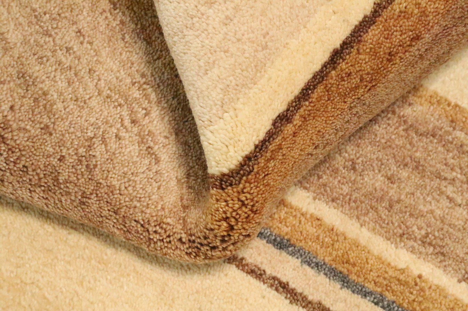 Earth-Tone Striped Rug 4×6 Handmade Modern Style for Cozy Living Spaces