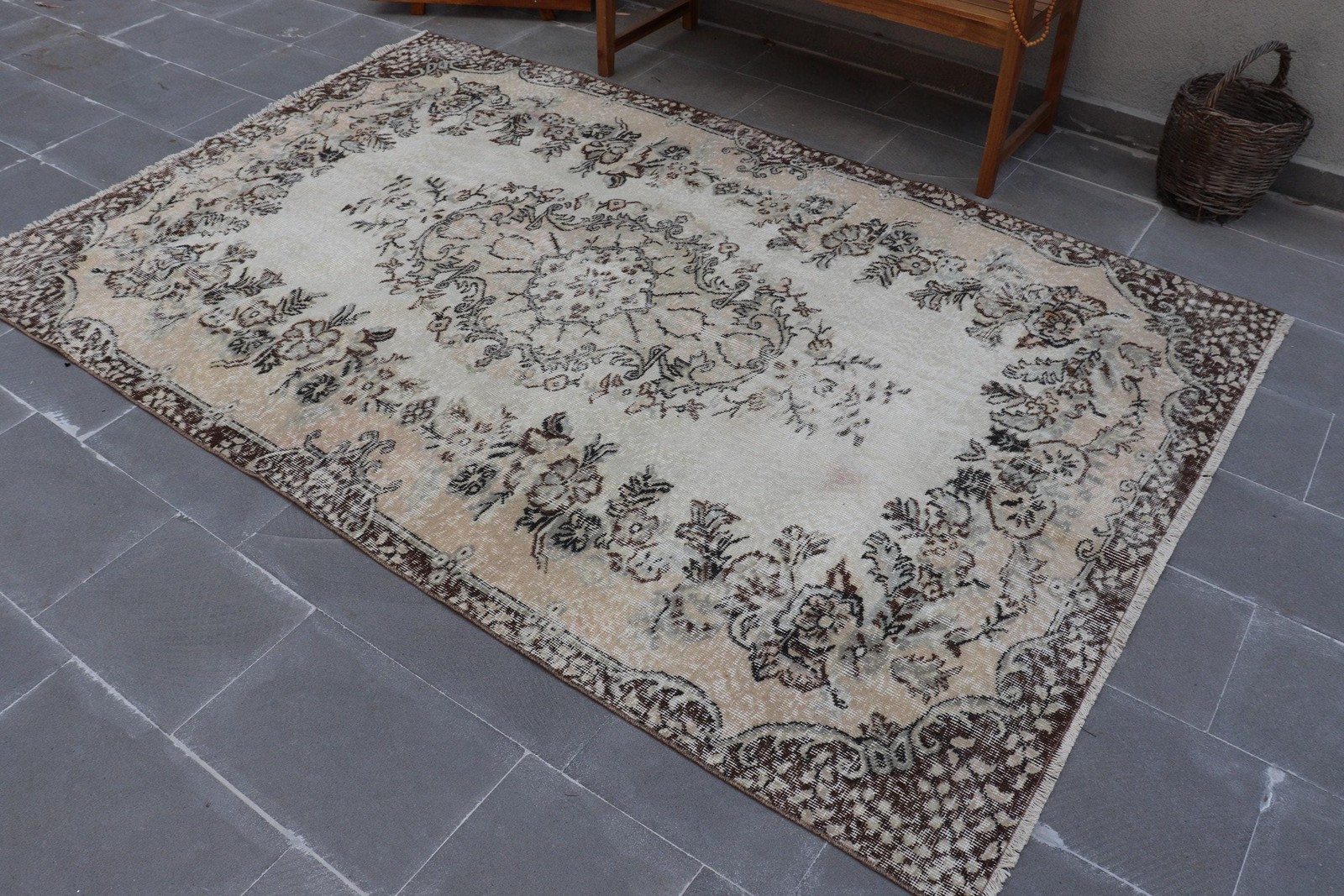 Vintage Turkish Rug 5,5×8,4 ft (168×257 cm), Brown Check Wool Rug