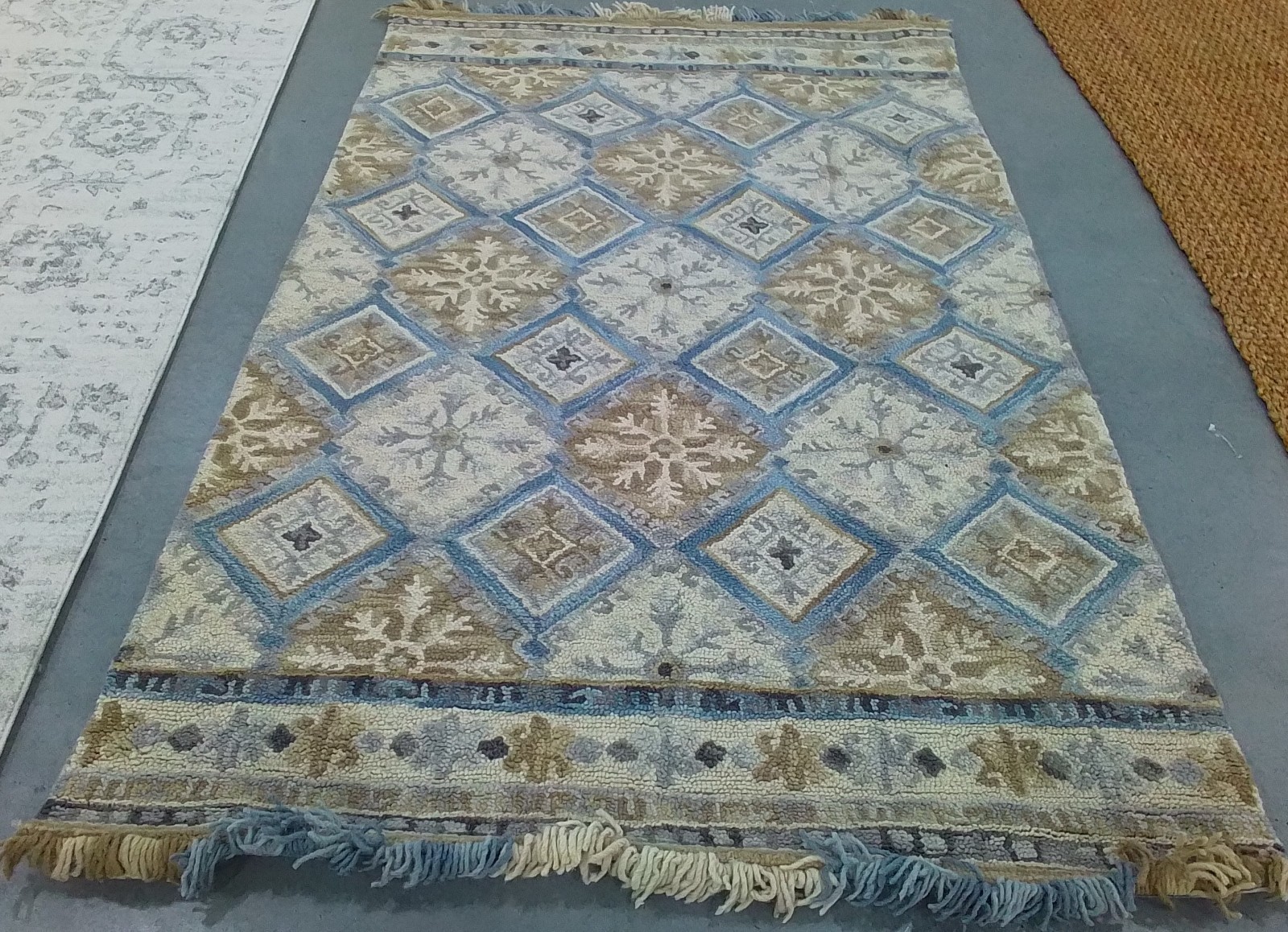 BEIGE / LIGHT BLUE 5′-0″ x 8′-0″ Flaw in Rug, Reduced Price 1172786210 BLM421A-5